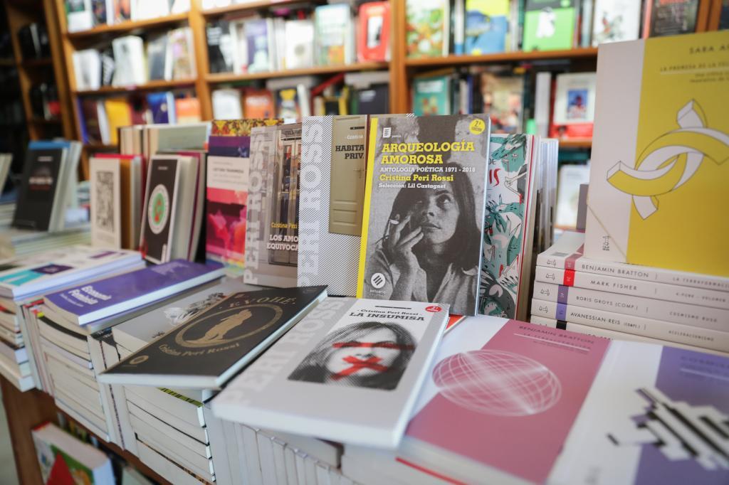 Una librera de Montevideo, ayer, con ttulos de Cristrina Peri Rossi.