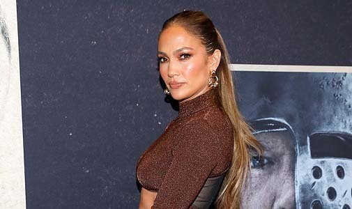 Jennifer Lopez se declara abstemia porque, dice, el alcohol le estropea la piel.