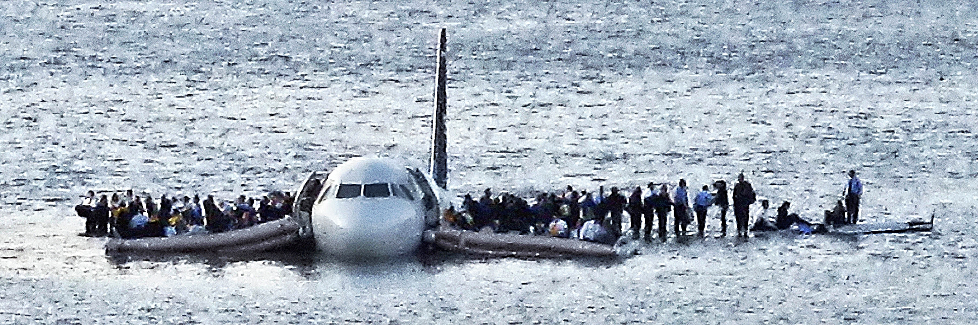 Sully logró acuatizar en el río Hudson y salvar a todo el avión.