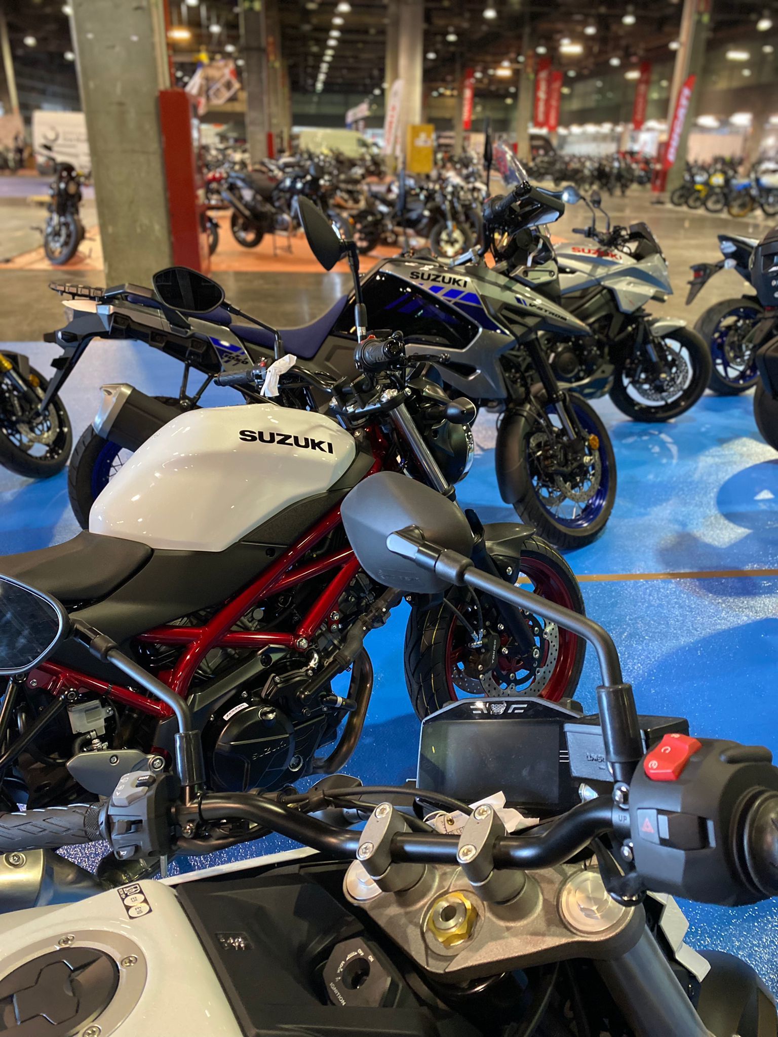 Exposicin de motos en Feria Valencia.