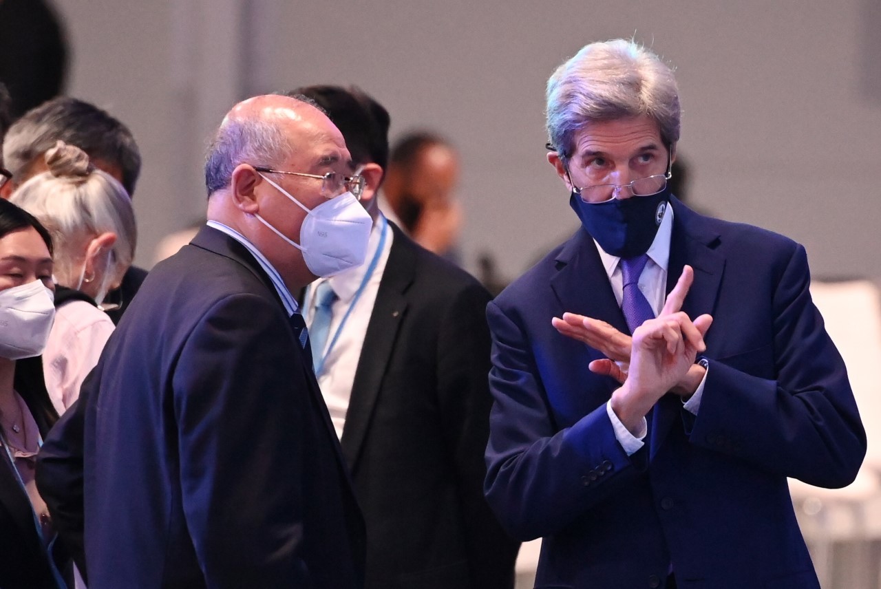 El delegado chino para el clima, Xie Zhenhua, con John Kerry, enviado especial de EEUU