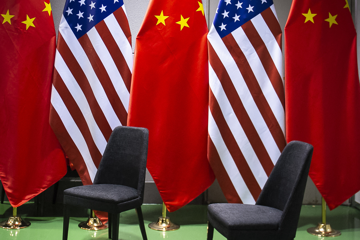 Banderas de EEUU y China en la Cumbre del G20 de 2019.