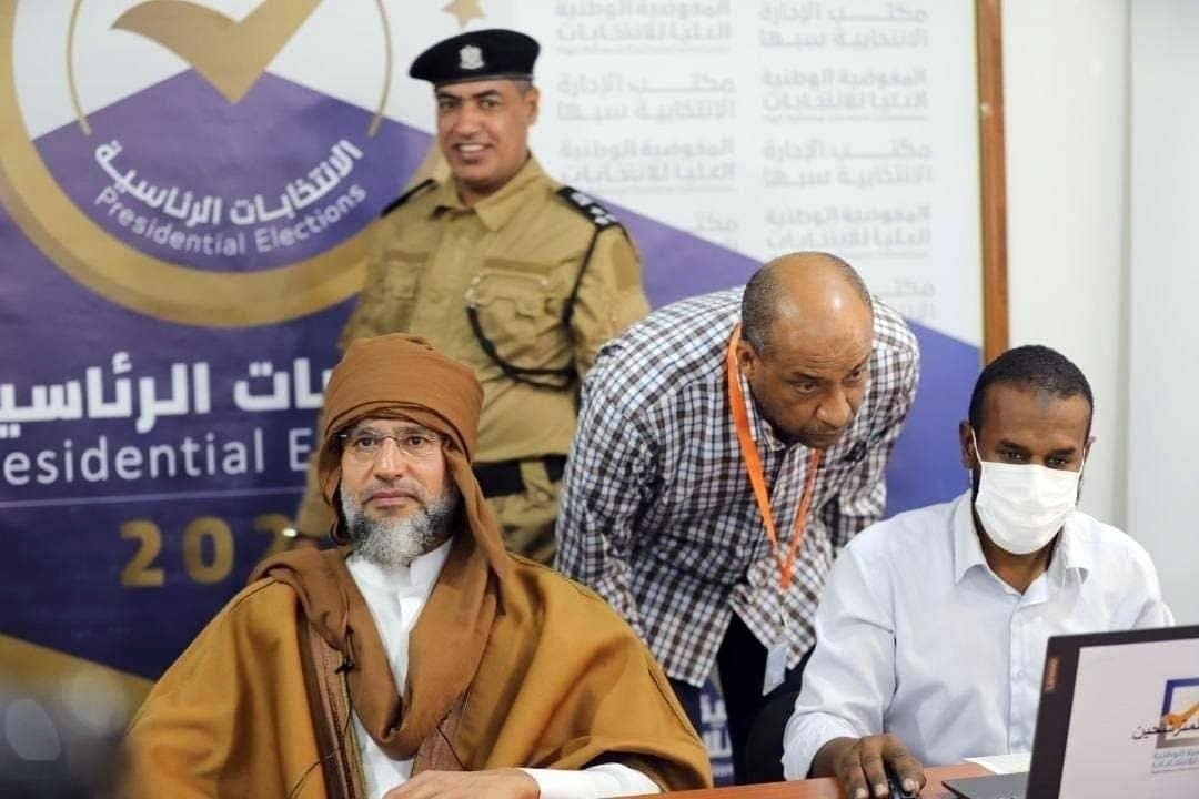 Saif al Islam Gaddafi, tras registrar su candidatura en Sebha.