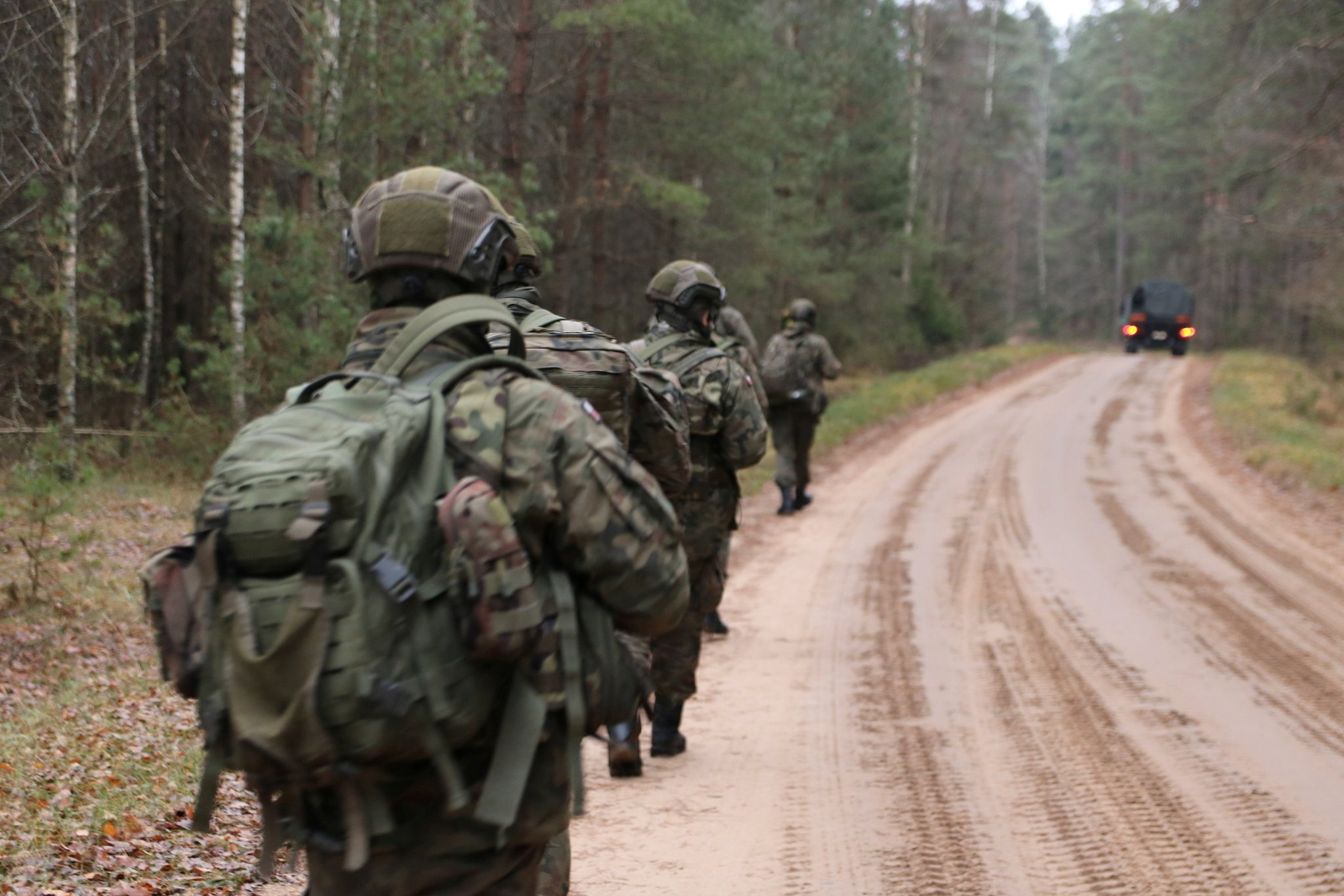 Soldados polacos patrullan la frontera con Bielorrusia.