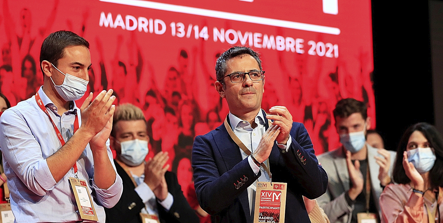 El secretario general del PSOE-M, Juan Lobato y el ministro de la Presidencia, Flix Bolaos, este domingo en el cierre del congreso del PSOE-M..