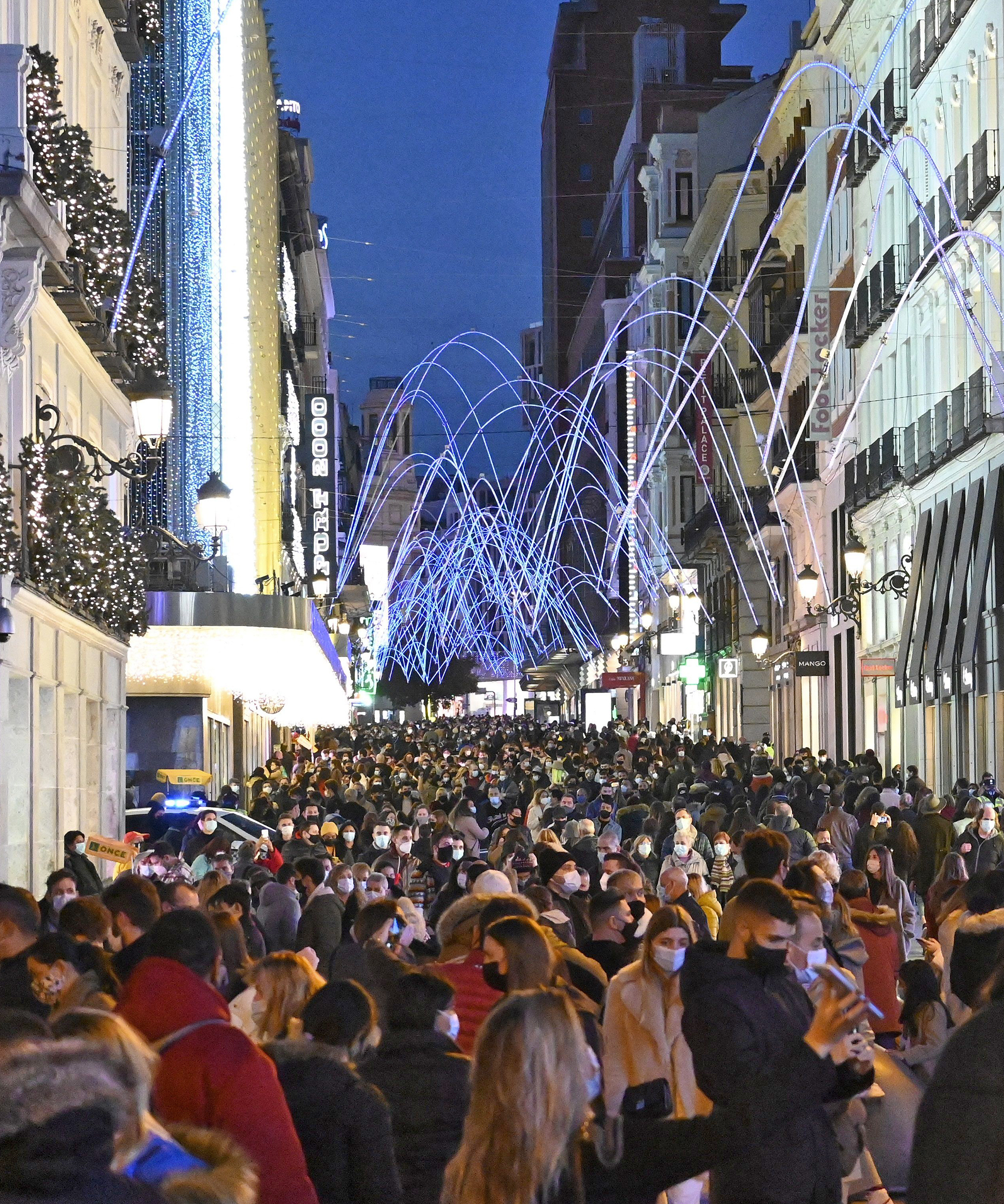 Cientos de personas en la calle Preciados de Madrid el ao pasado en Navidad.