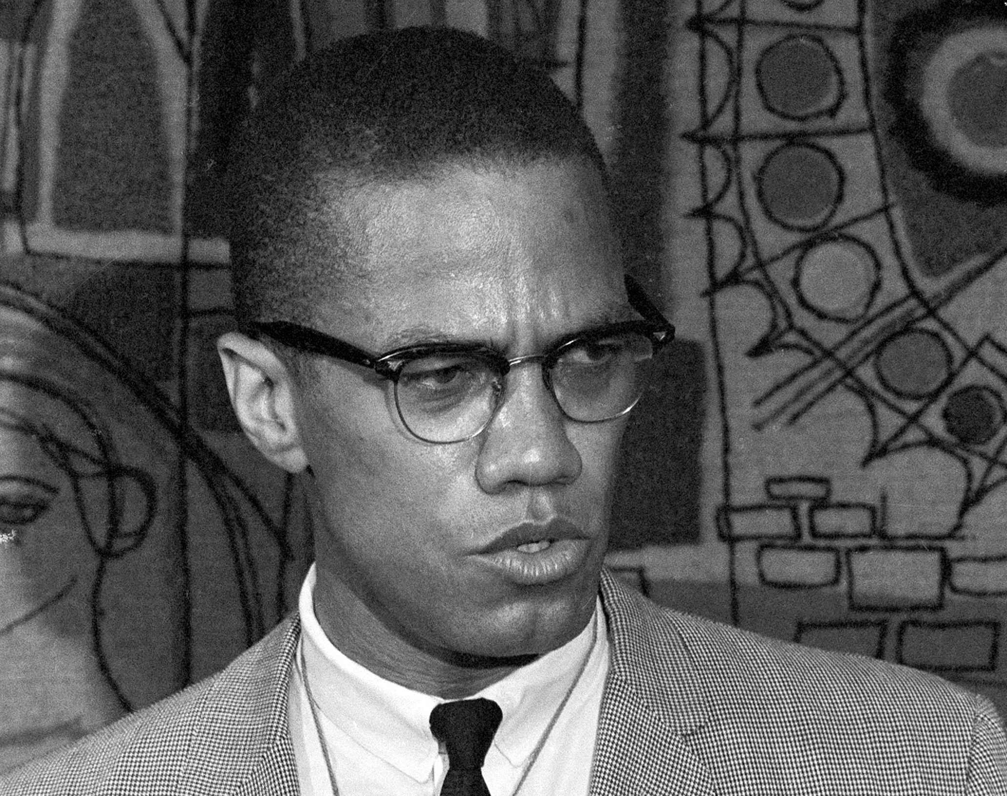 El-Hajj Malik El-Shabazz, nacido como Malcolm Little y conocido como Malcolm X.