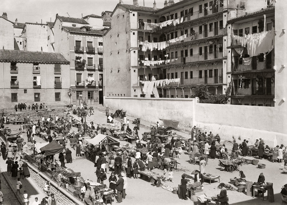 Corrala y Mercado de Lavapiés en Mesón de Paredes (1935).