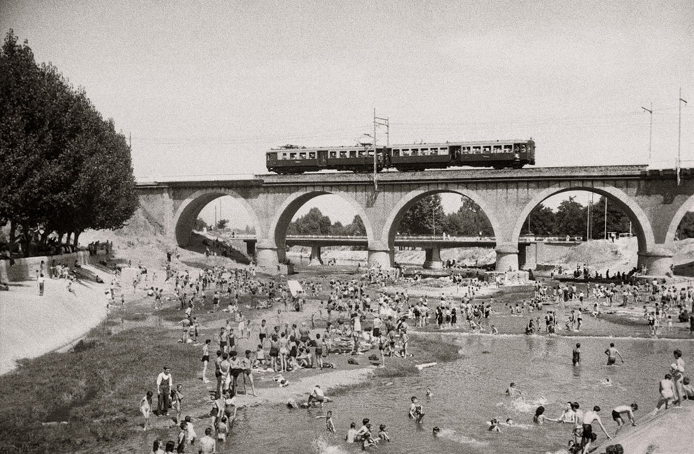 La 'playa' de Madrid, en el Manzanares (agosto de 1946).