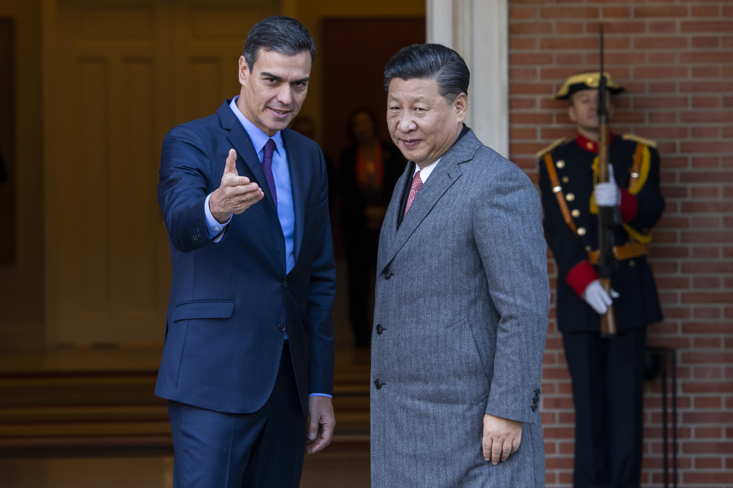 China 'castiga' a un funcionario español que mintió sobre el Covid-19
