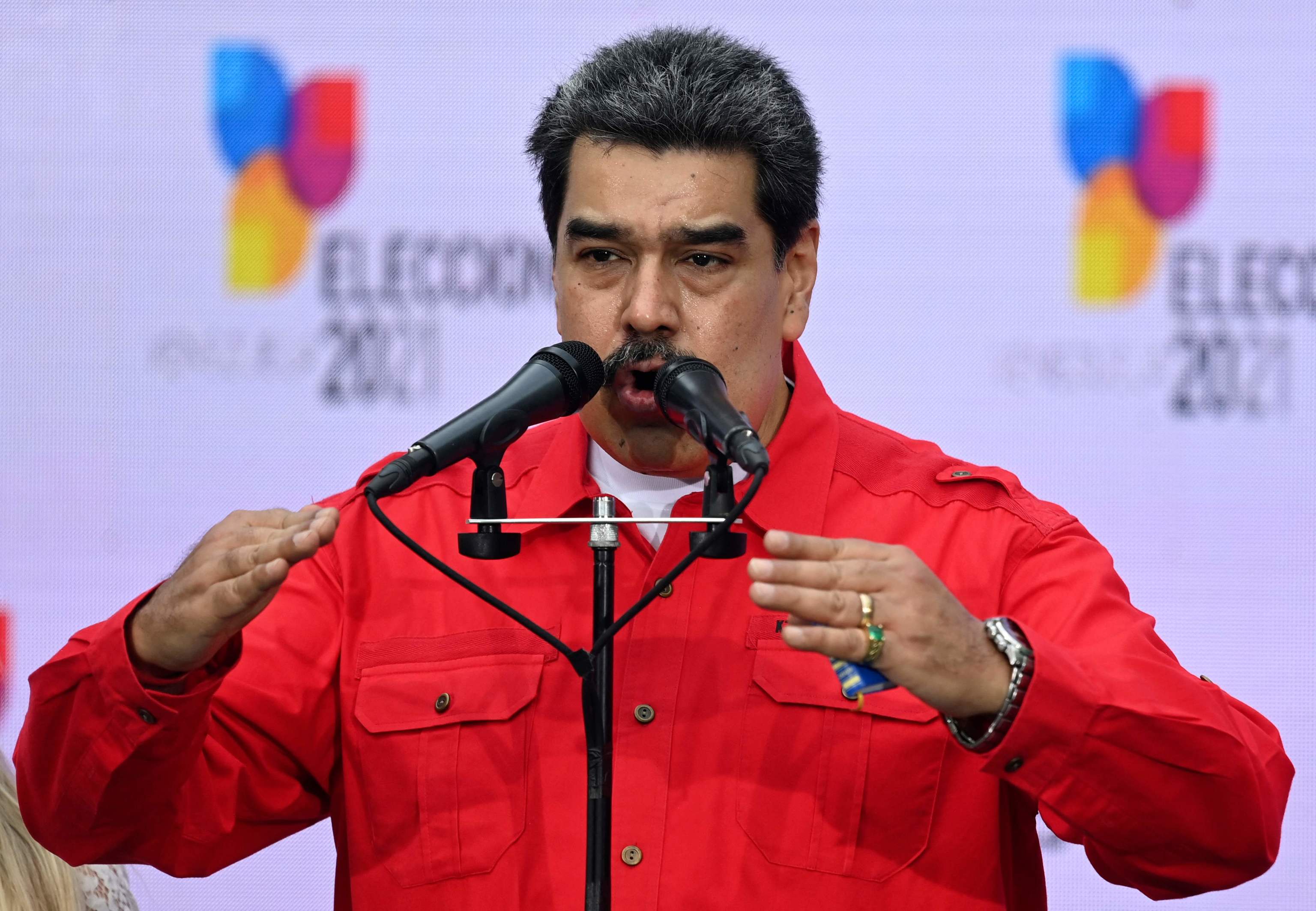 Nicolás Maduro celebra la victoria electoral del domingo, en Caracas.