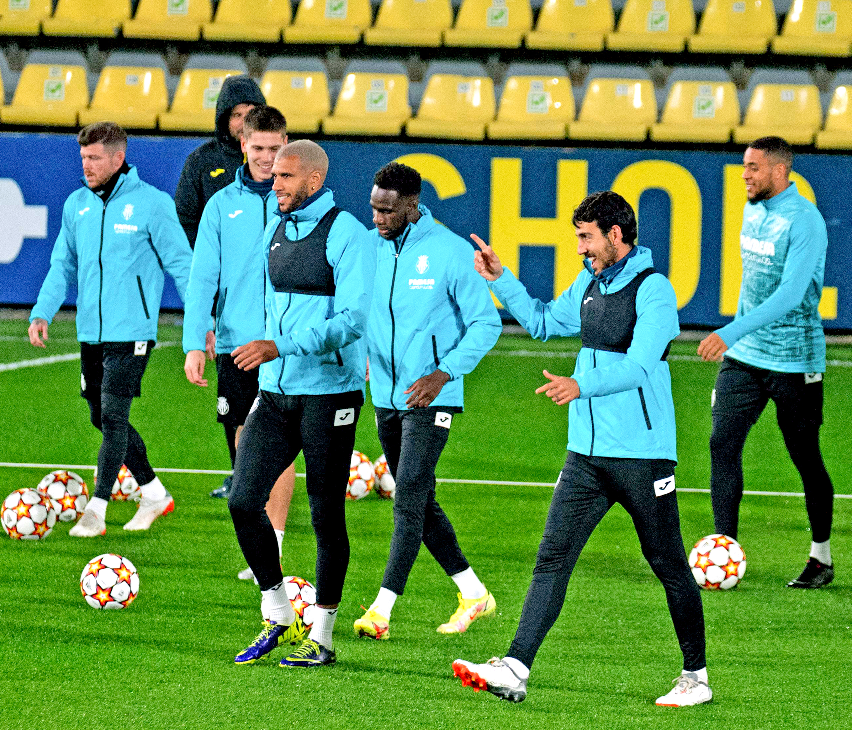 Los jugadores del Villarreal entrenaron, este lunes, en el Mini Estadi.