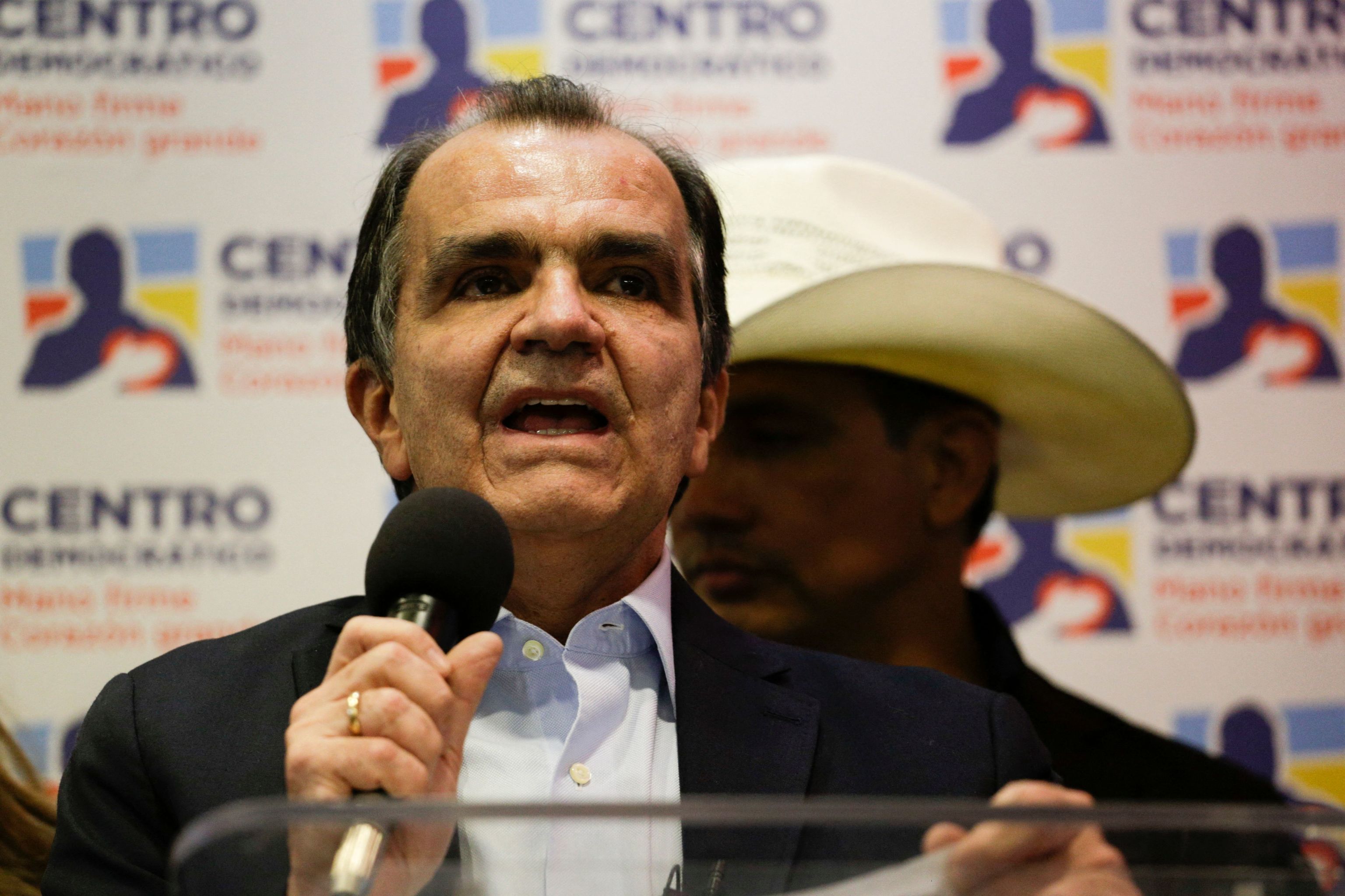 El uribismo escoge a Óscar Iván Zuluaga como candidato a la Presidencia |  Internacional