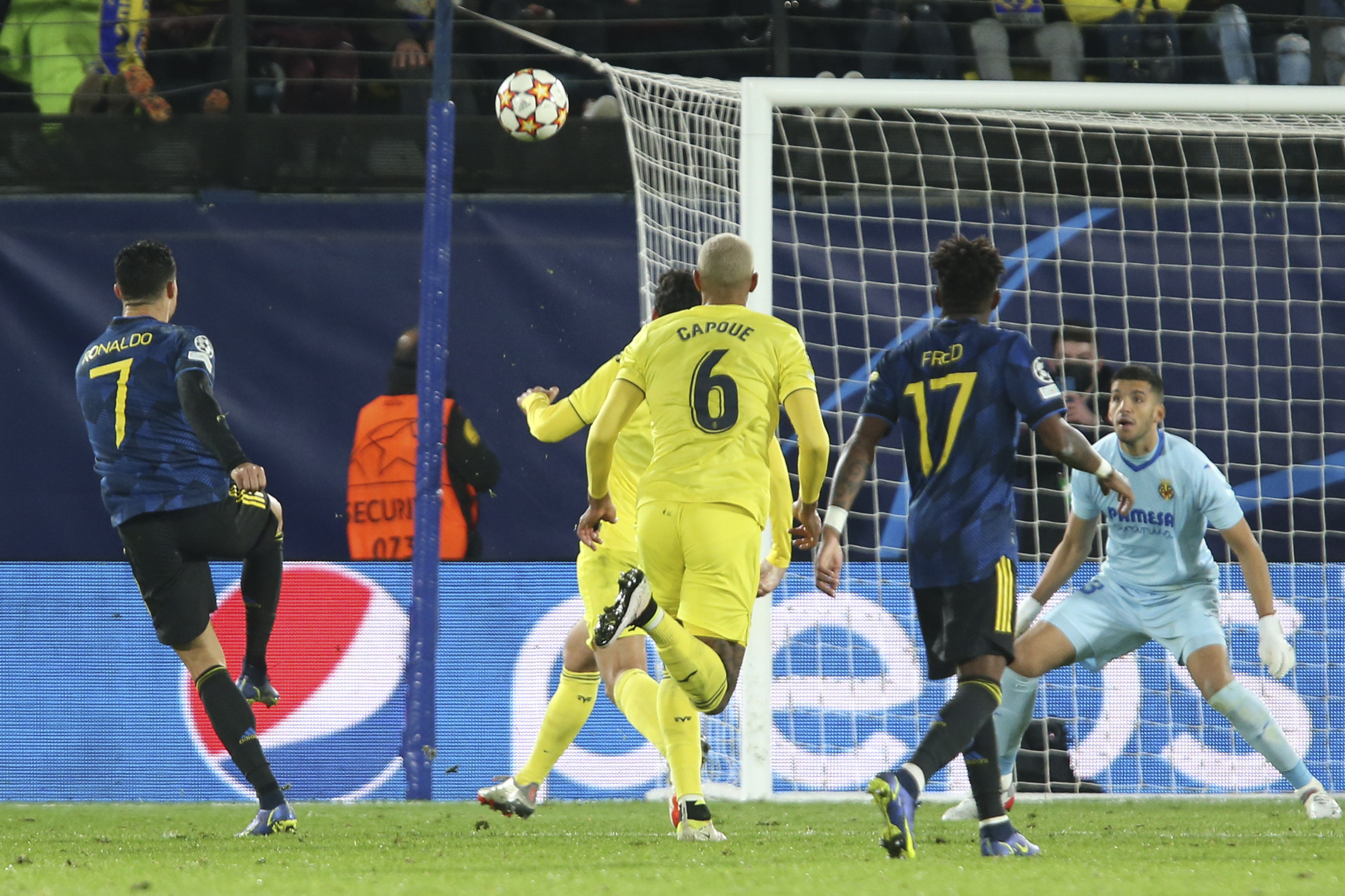 Cristiano Ronaldo marca el primer gol del United en Villarreal.