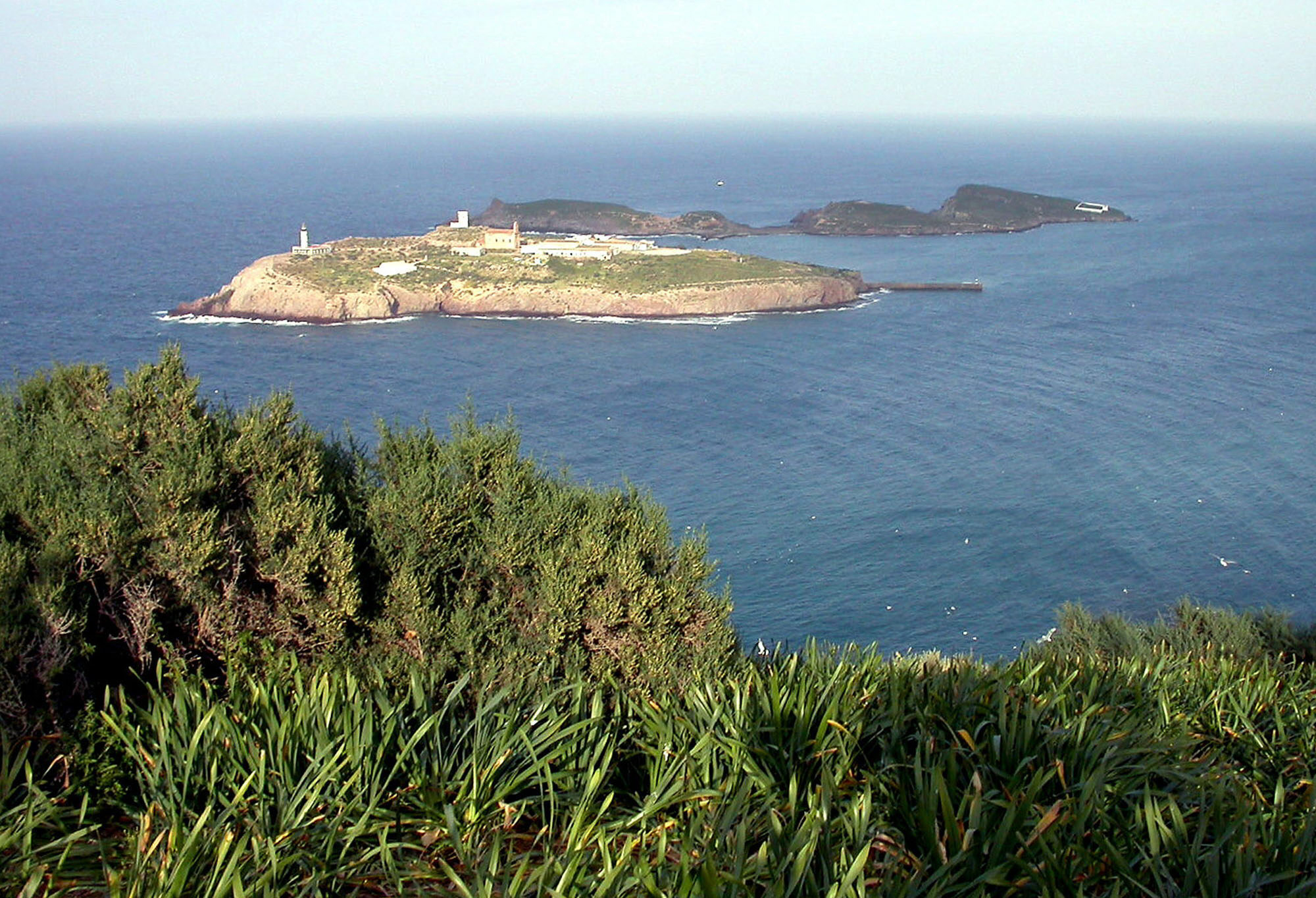 Las islas Chafarinas, con la de Isabel II, la nica habitada, en primer plano.