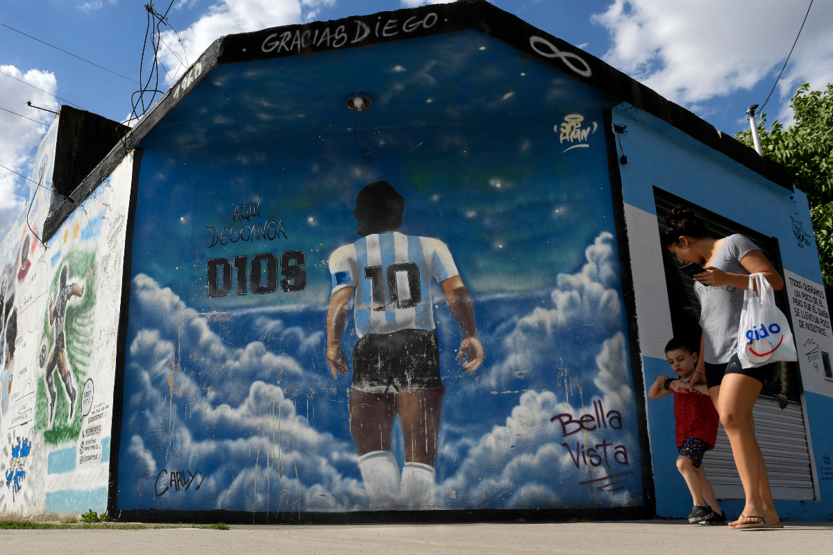 Un mural de homenaje a Maradona en Buenos Aires.
