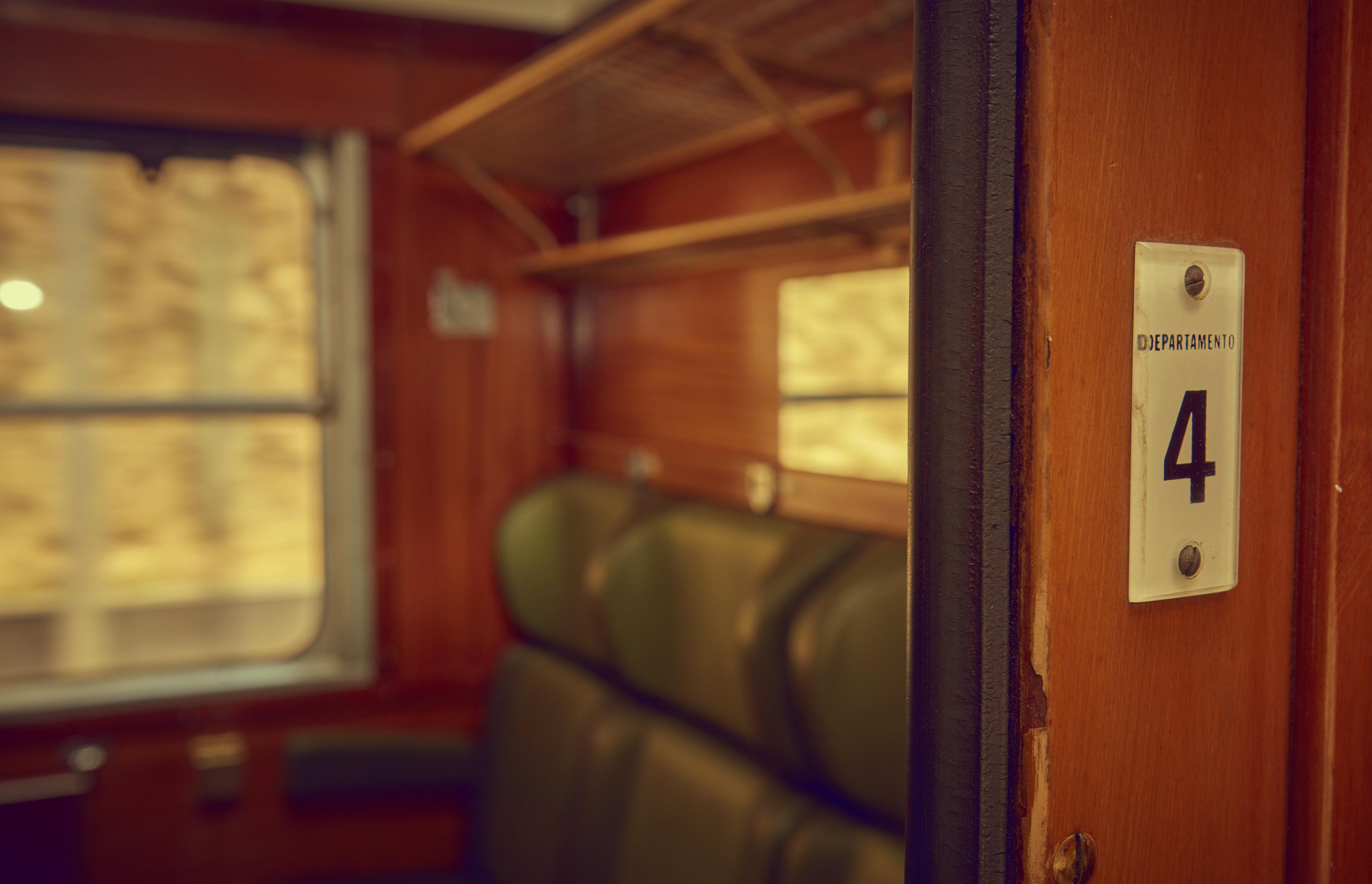 Interior de uno de los compartimentos del tren.
