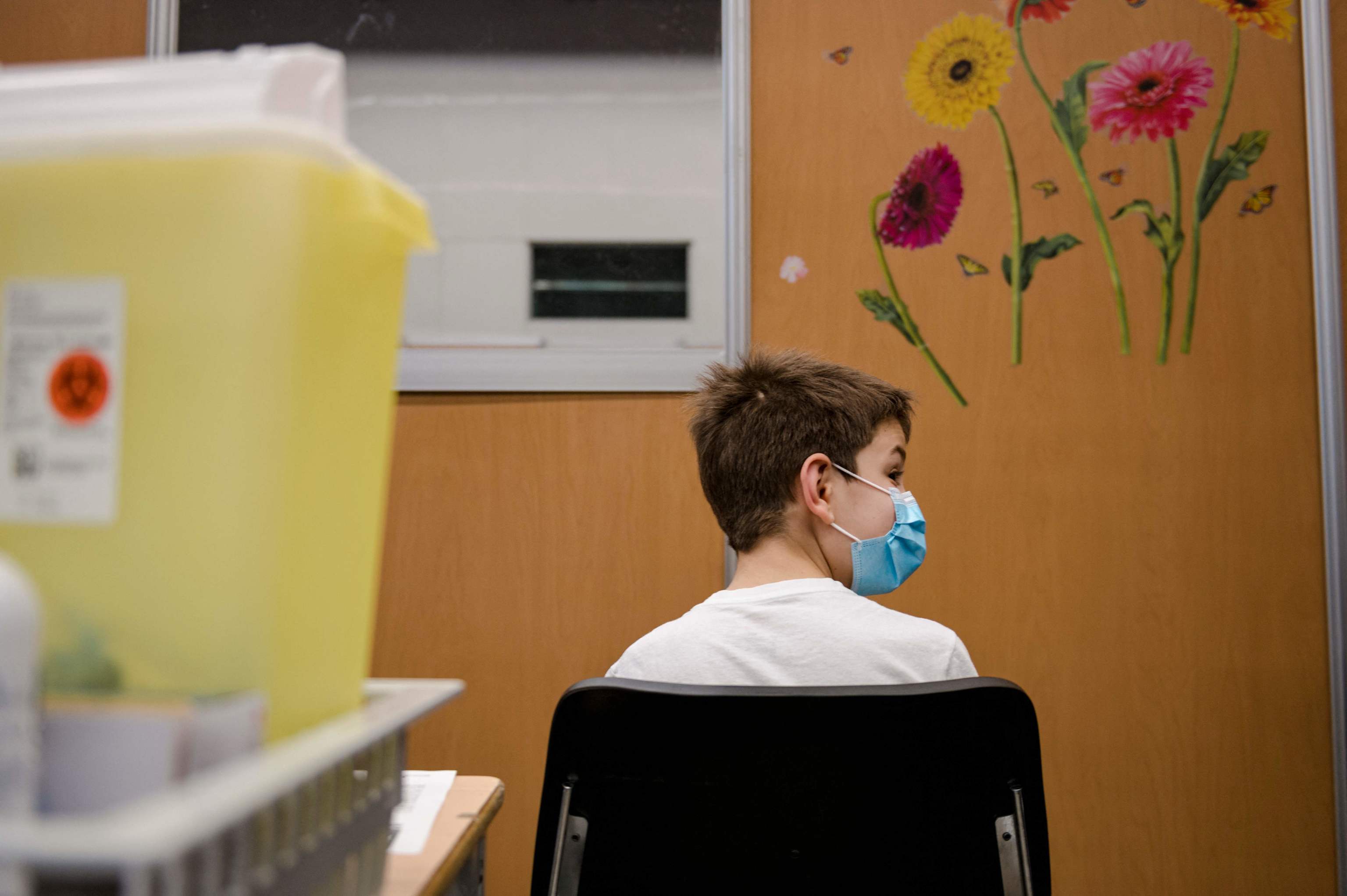 Un niño de 11 tras recibir la vacuna de Pfizer-BioNTechen  Montreal, Quebec.