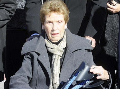Rita Violeta Álvarez, en el entierro de su marido, Miliki, en 2012.