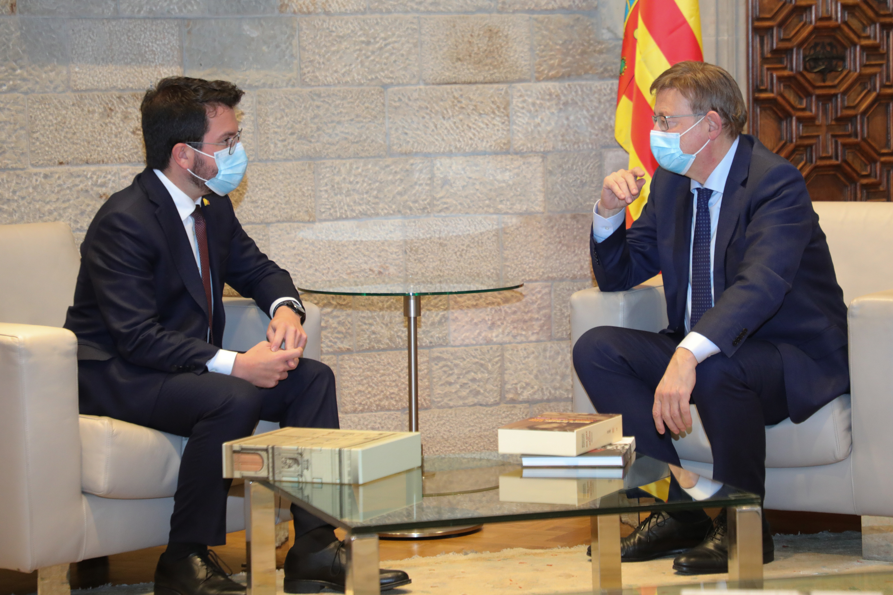 Pere Aragonès y Ximo Puig, en su encuentro en Barcelona este lunes.