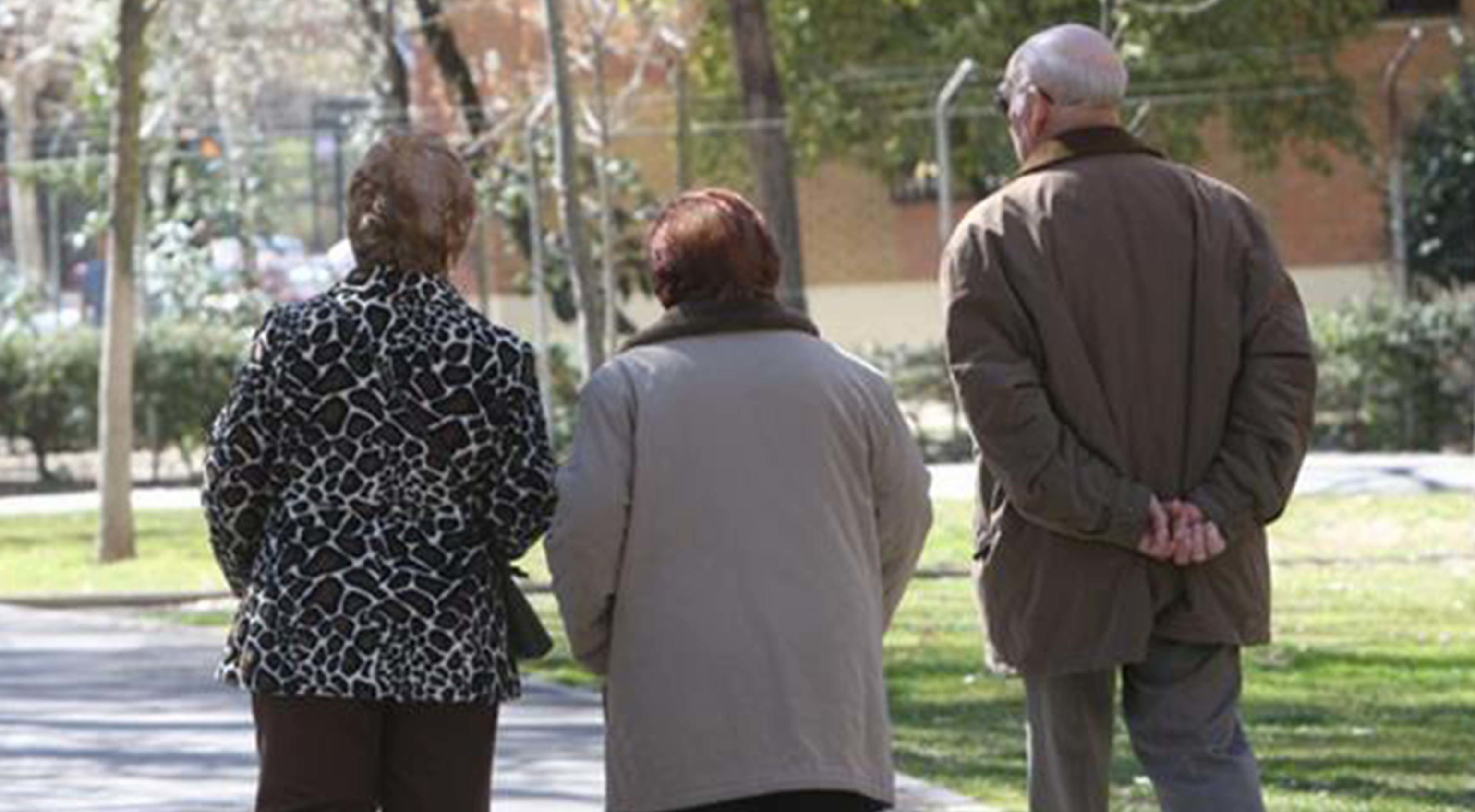 Las bases de cotización determinan las prestaciones de jubilación.En la imagen, unos pensionistas.