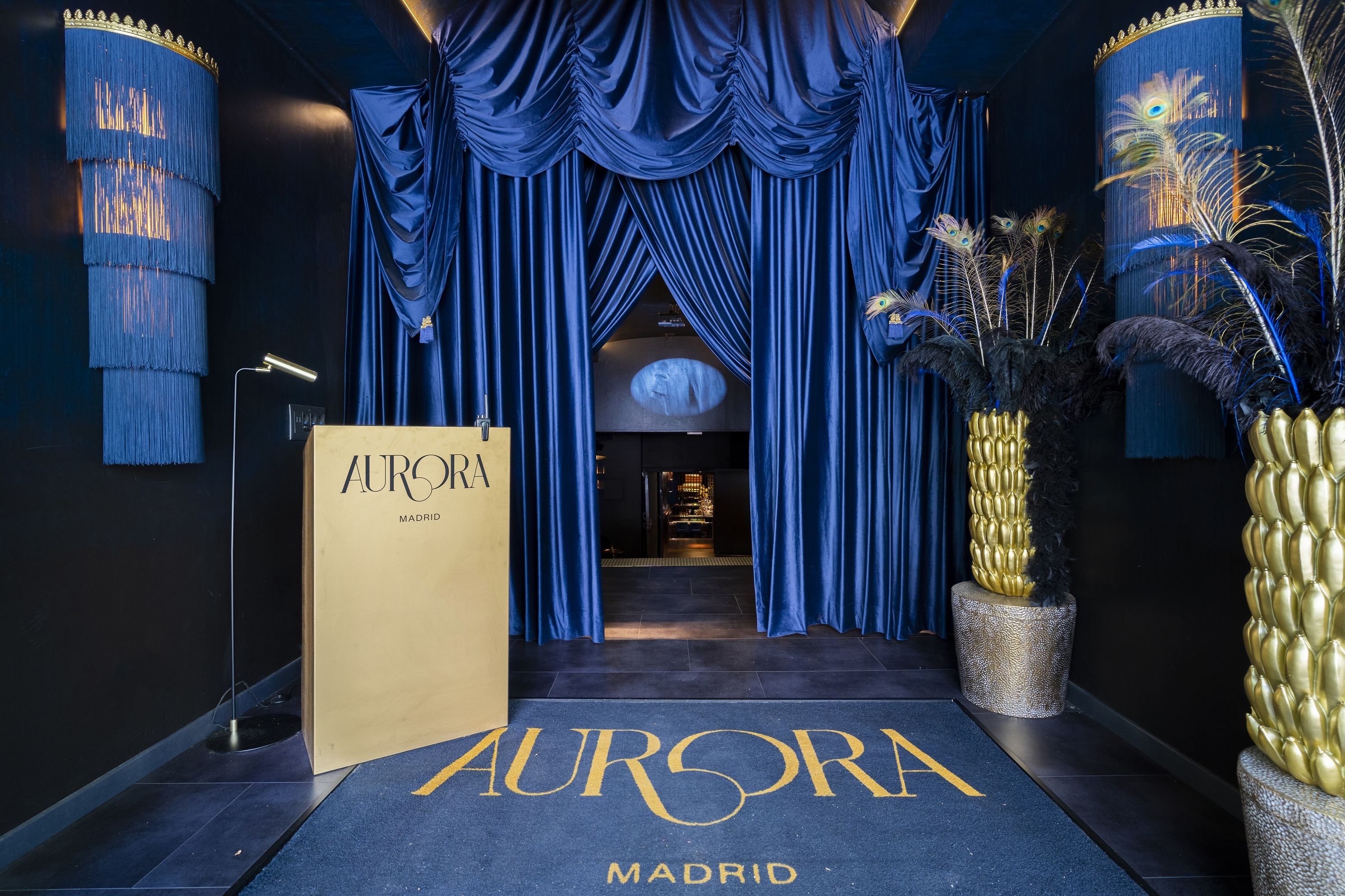 Aurora, el local del que todo el mundo habla en Madrid para cenar, tomar copas y... bailar!