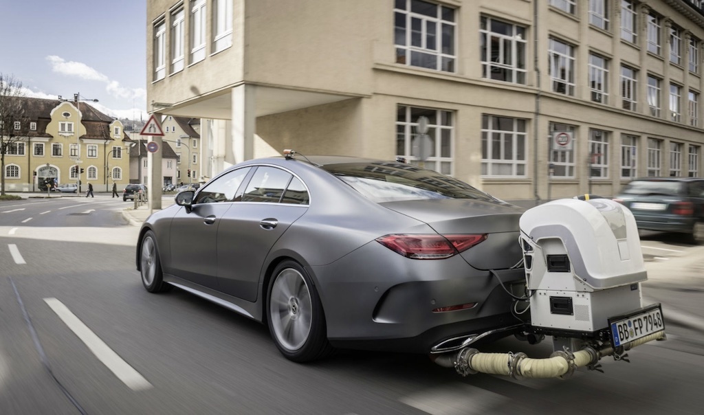 Un Mercedes-Benz durante un test de homologación WLTP, PEMS, emisiones CO2, partículas NOx