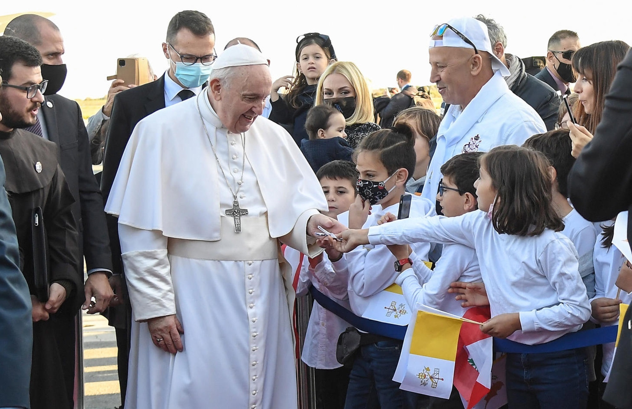 El Papa Francisco llega al aeropuerto de Larnaca.