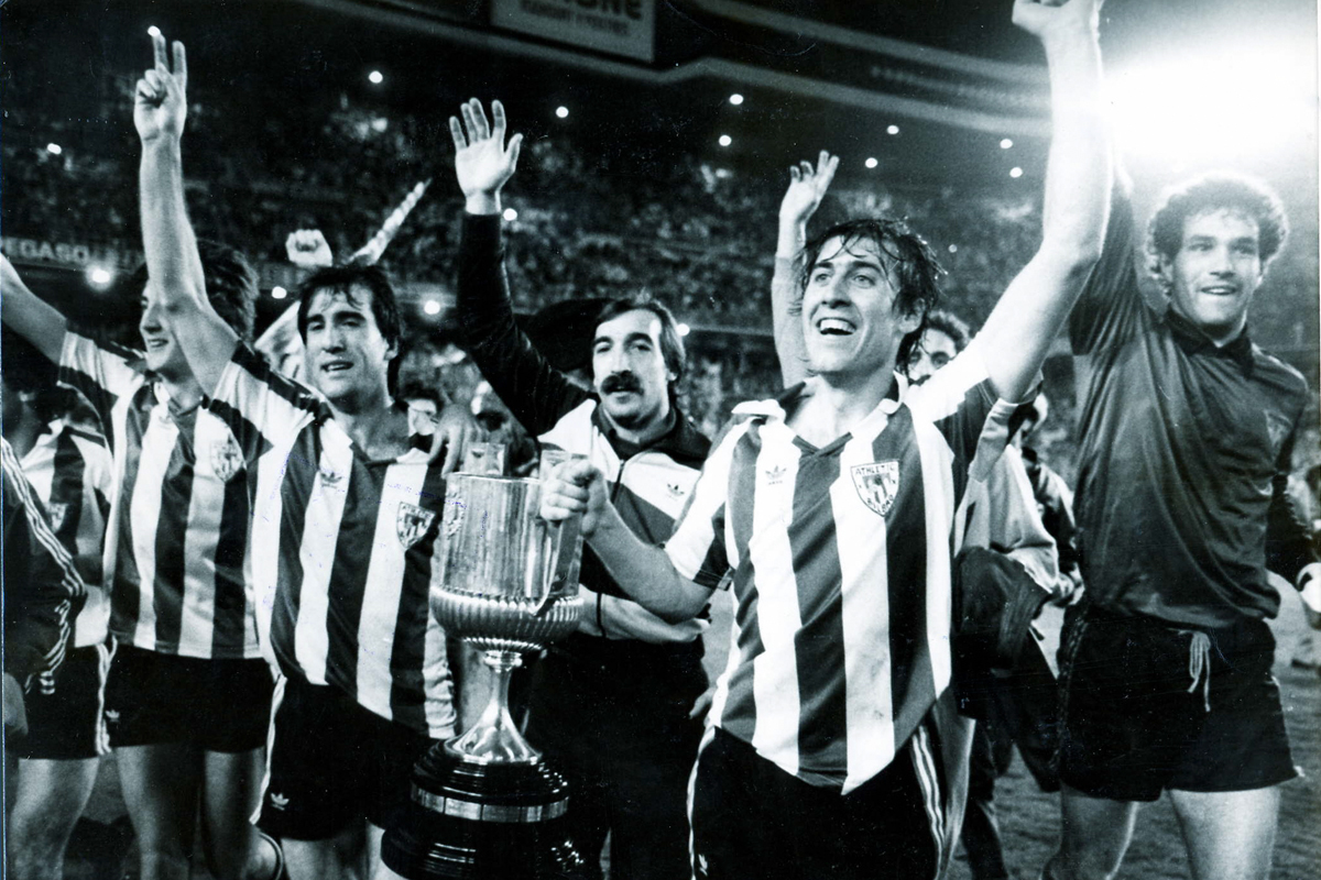 Goikoetxea y Sarabia, levantando una Copa del Rey.