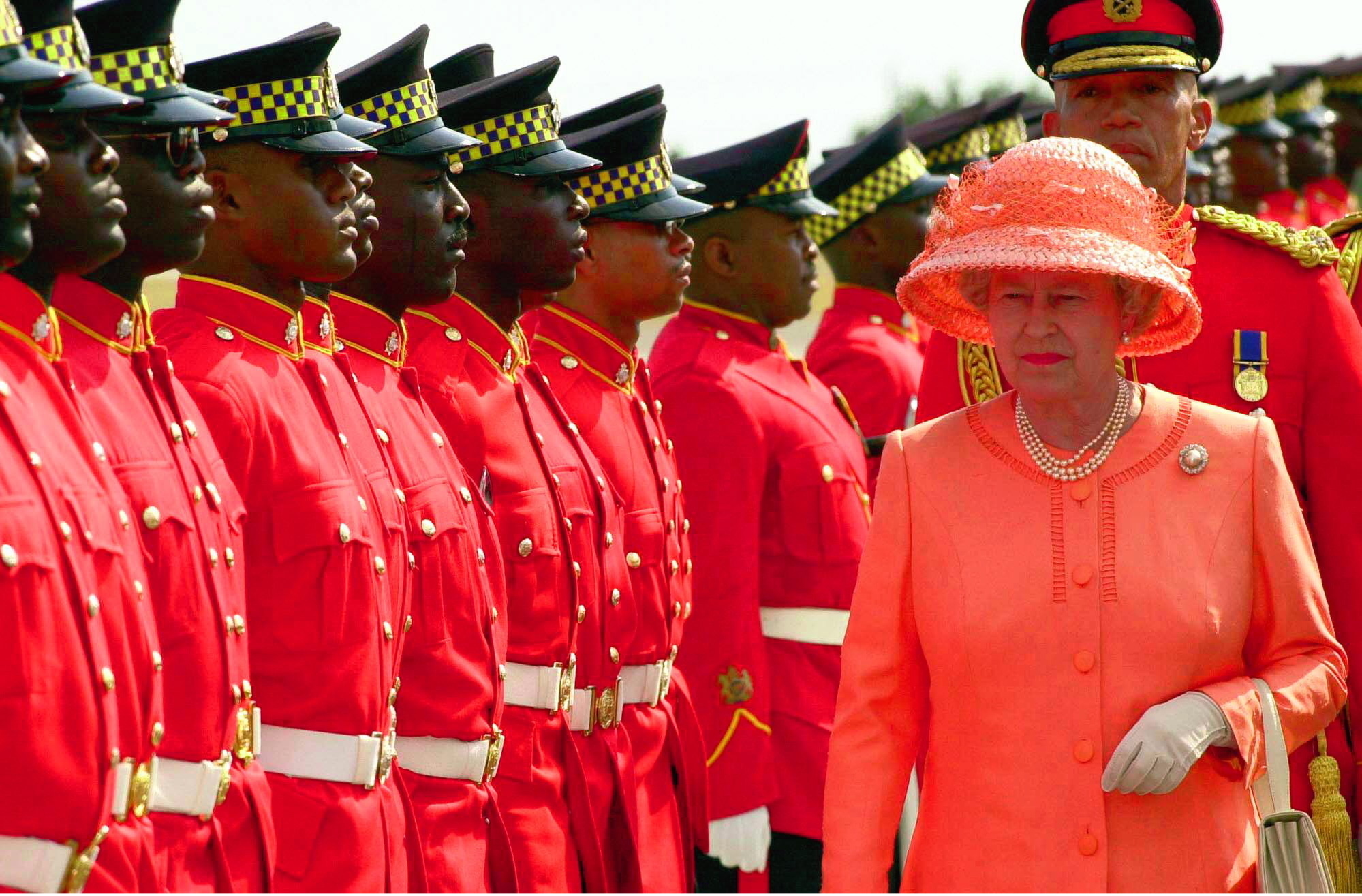 La Reina de Inglaterra durante una visita a Barbados.