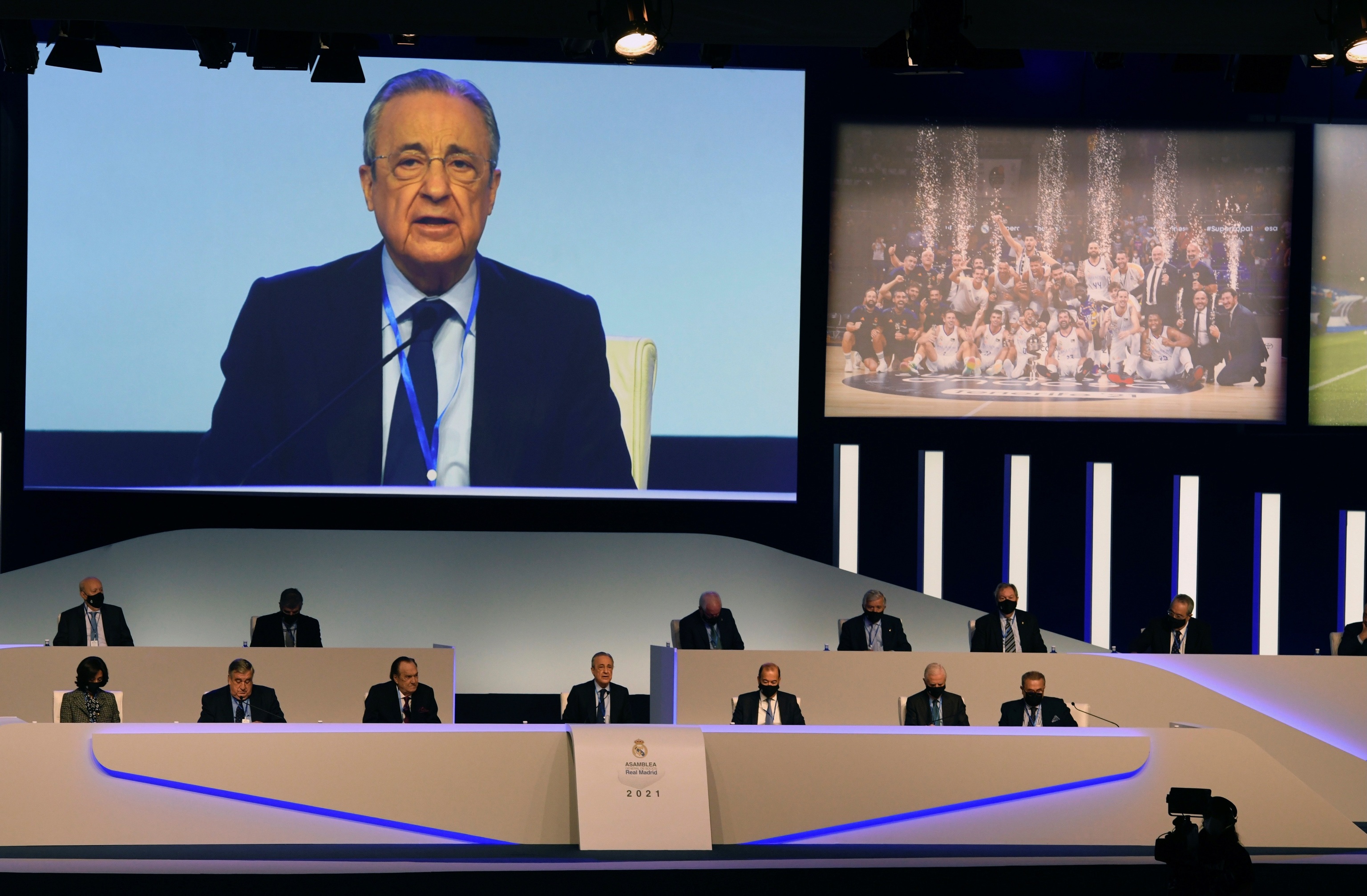 El presidente del Real Madrid, Florentino Pérez, interviene durante las Asambleas Ordinaria y Extraordinaria de Socios Representantes del Real Madrid.