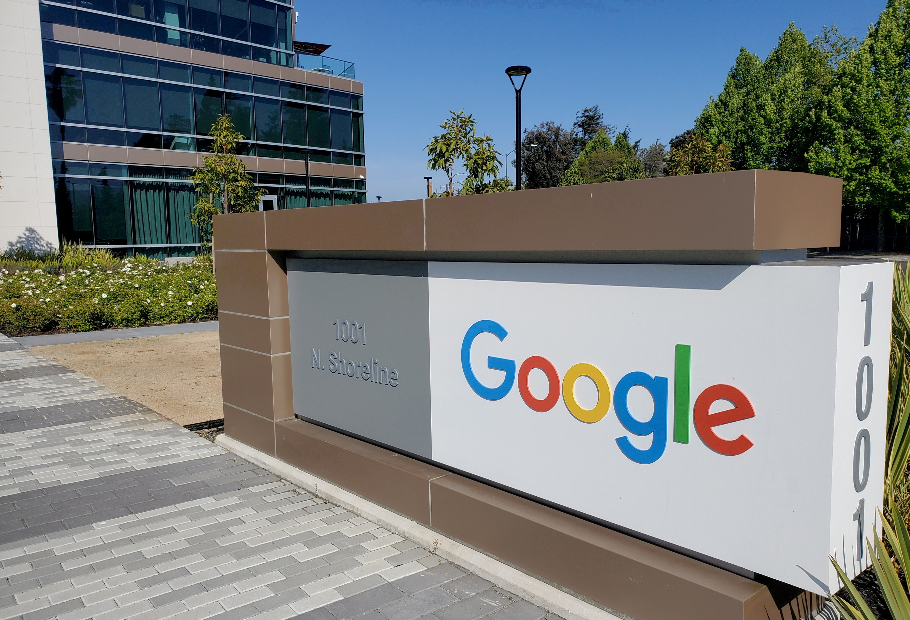 Google suspende el regreso obligatorio de su personal a las oficinas, previsto para enero de 2022