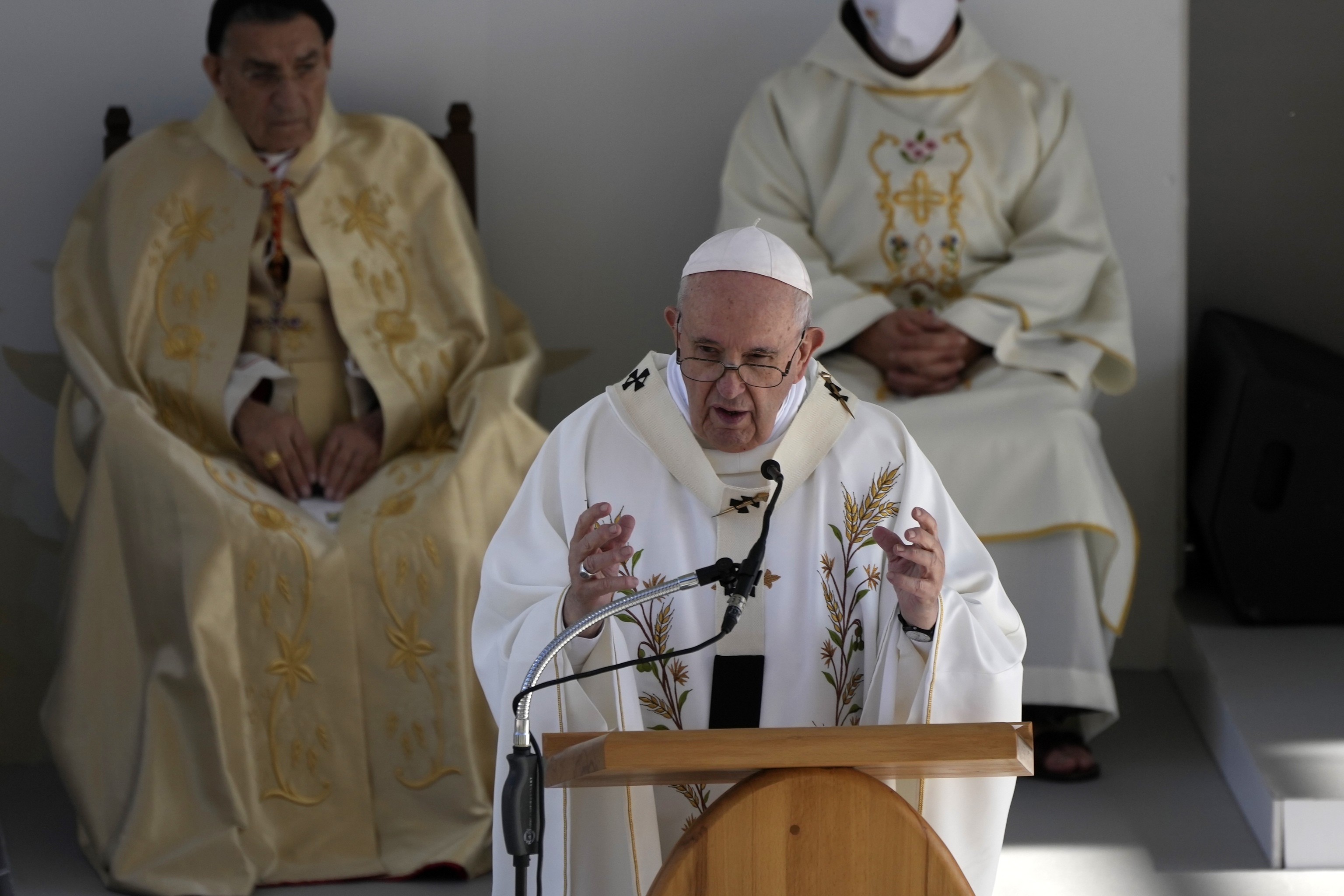 El Papa Francisco oficia una misa en Nicosa (Chipre).