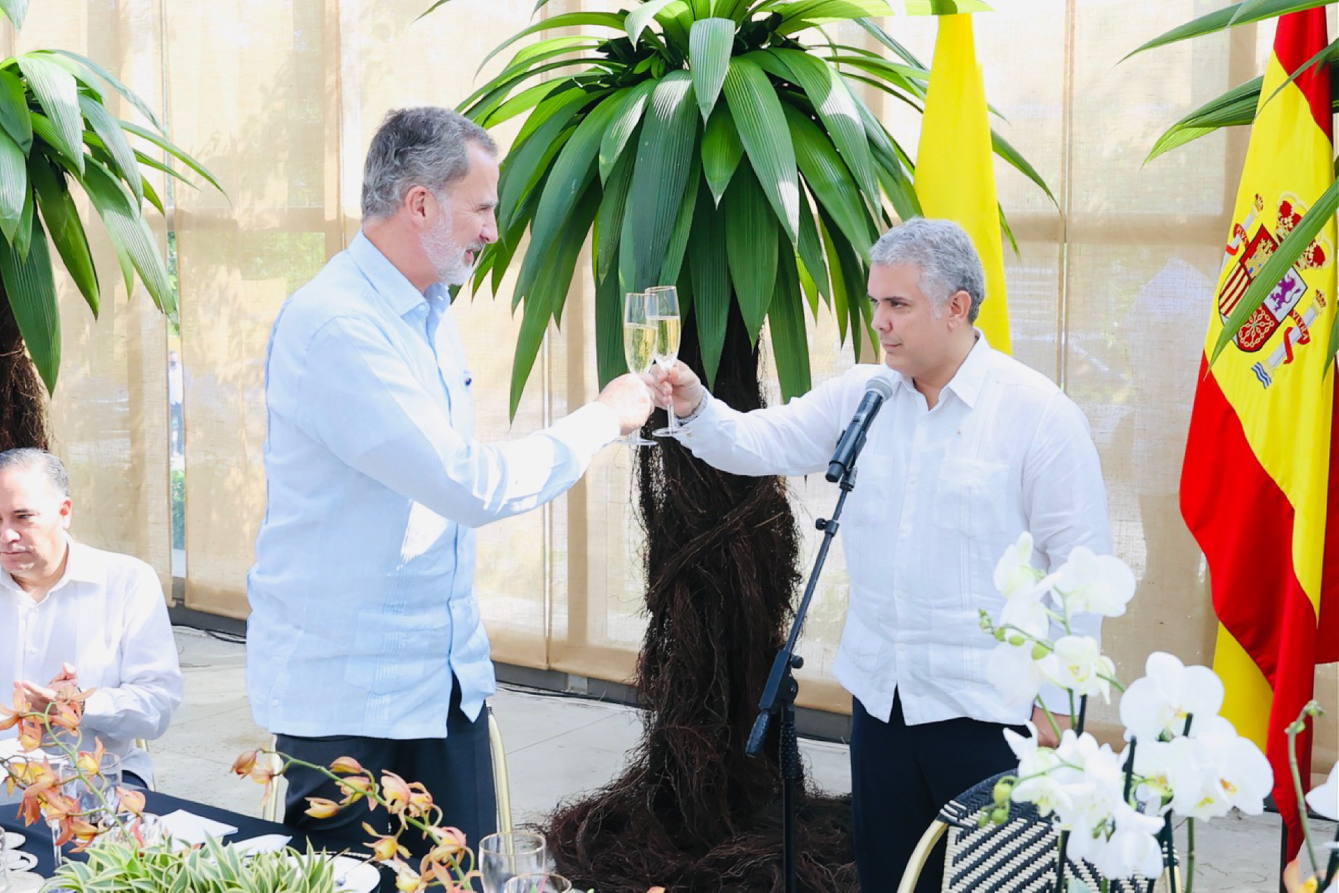 Don Felipe brinda con el presidente colombiano Iván Duque.