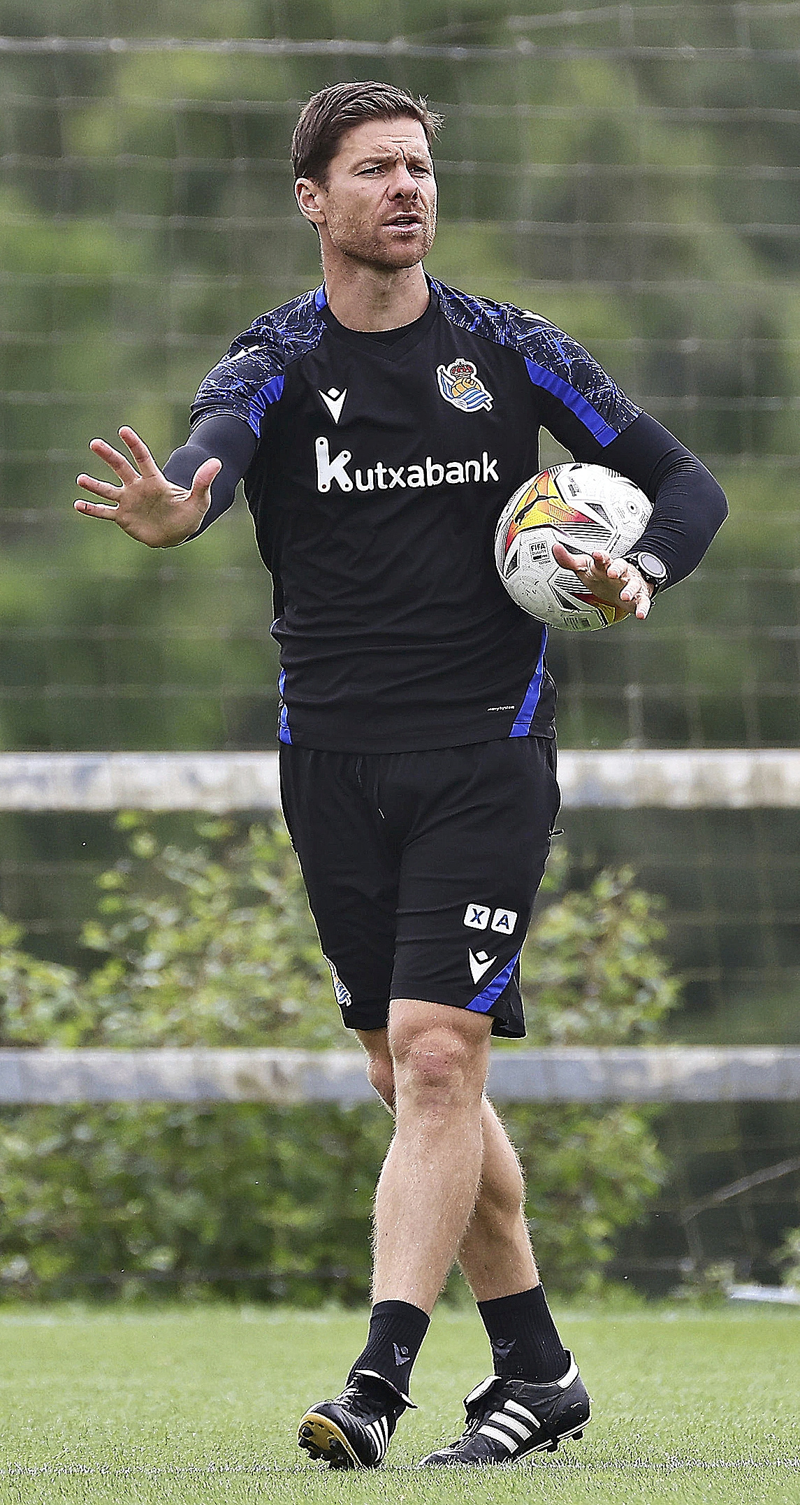 Xabi Alonso, durante un entrenamiento con la Real Sociedad B.