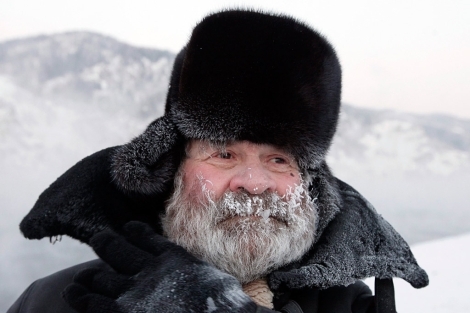 Un hombre en Siberia, a -30 grados centígrados.