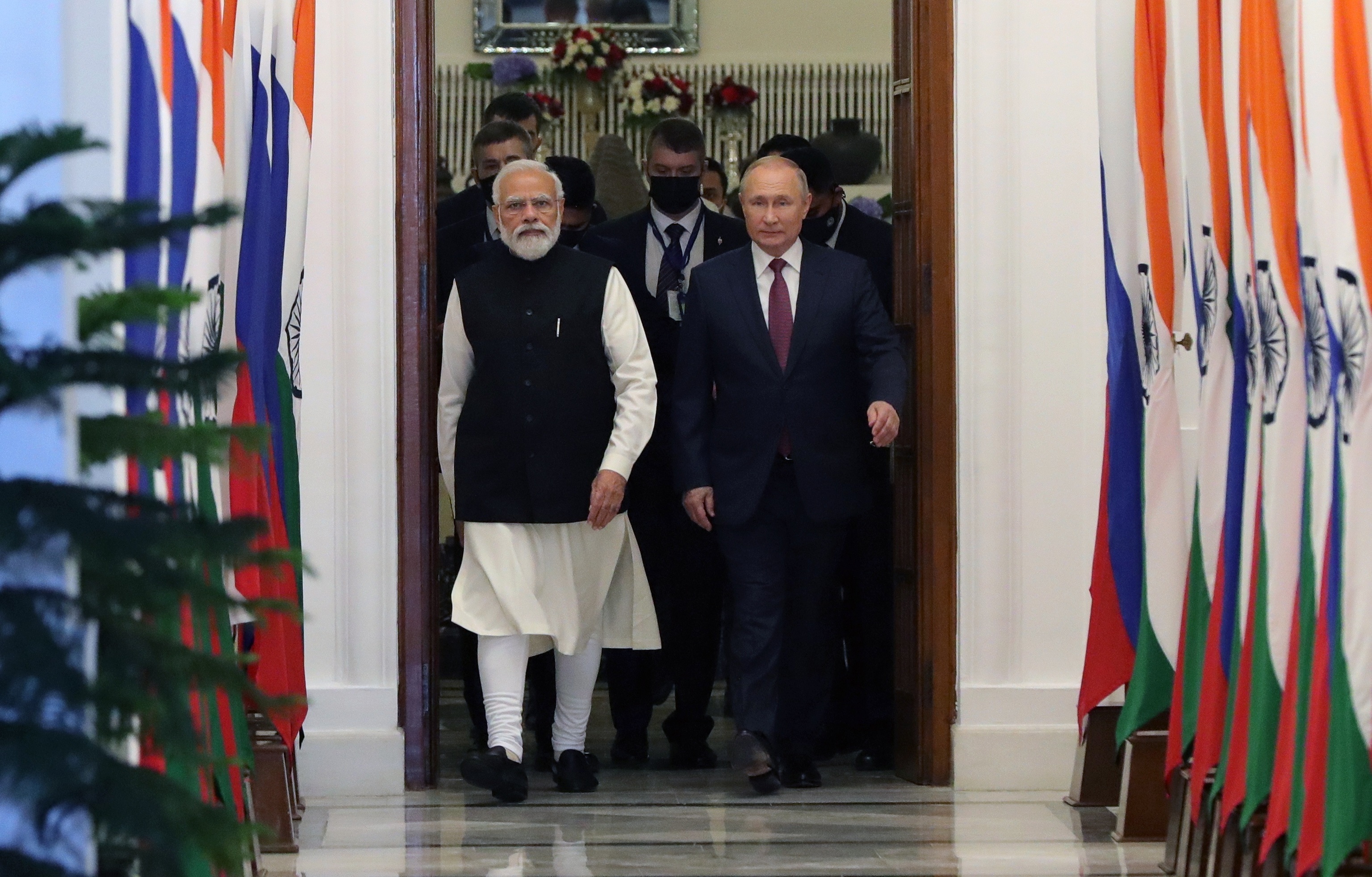 Nerendra Modi recibe a Vladimir Putin en el palacio presidencial de Nueva Delhi.