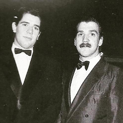 El Bfalo, con bigote, y su amigo J. A. Touch, en la Joy Eslava, a finales de los 80.