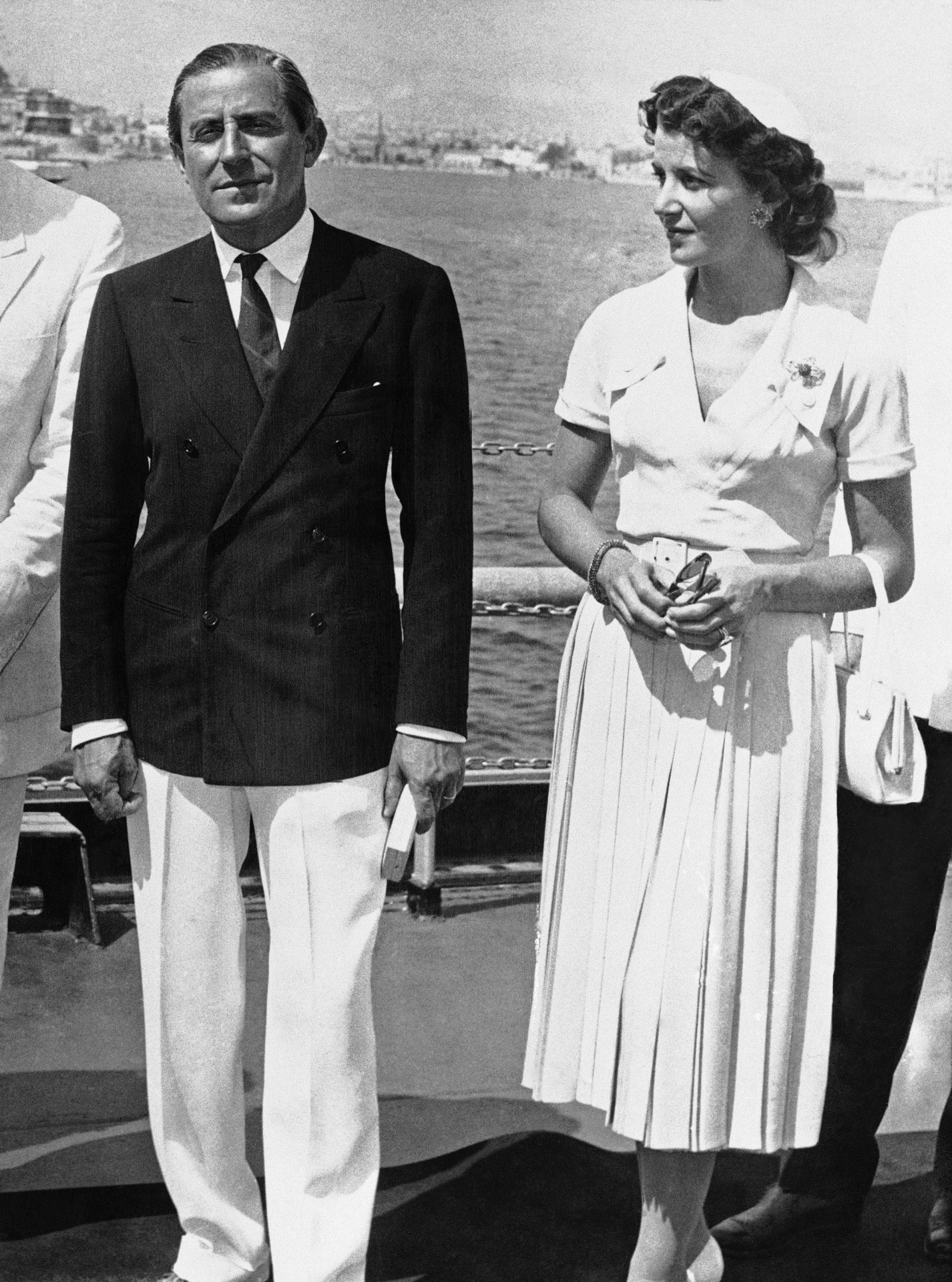 Stavros Niarchos y su mujer, Eugenia, a bordo del yate Creole, en 1956.