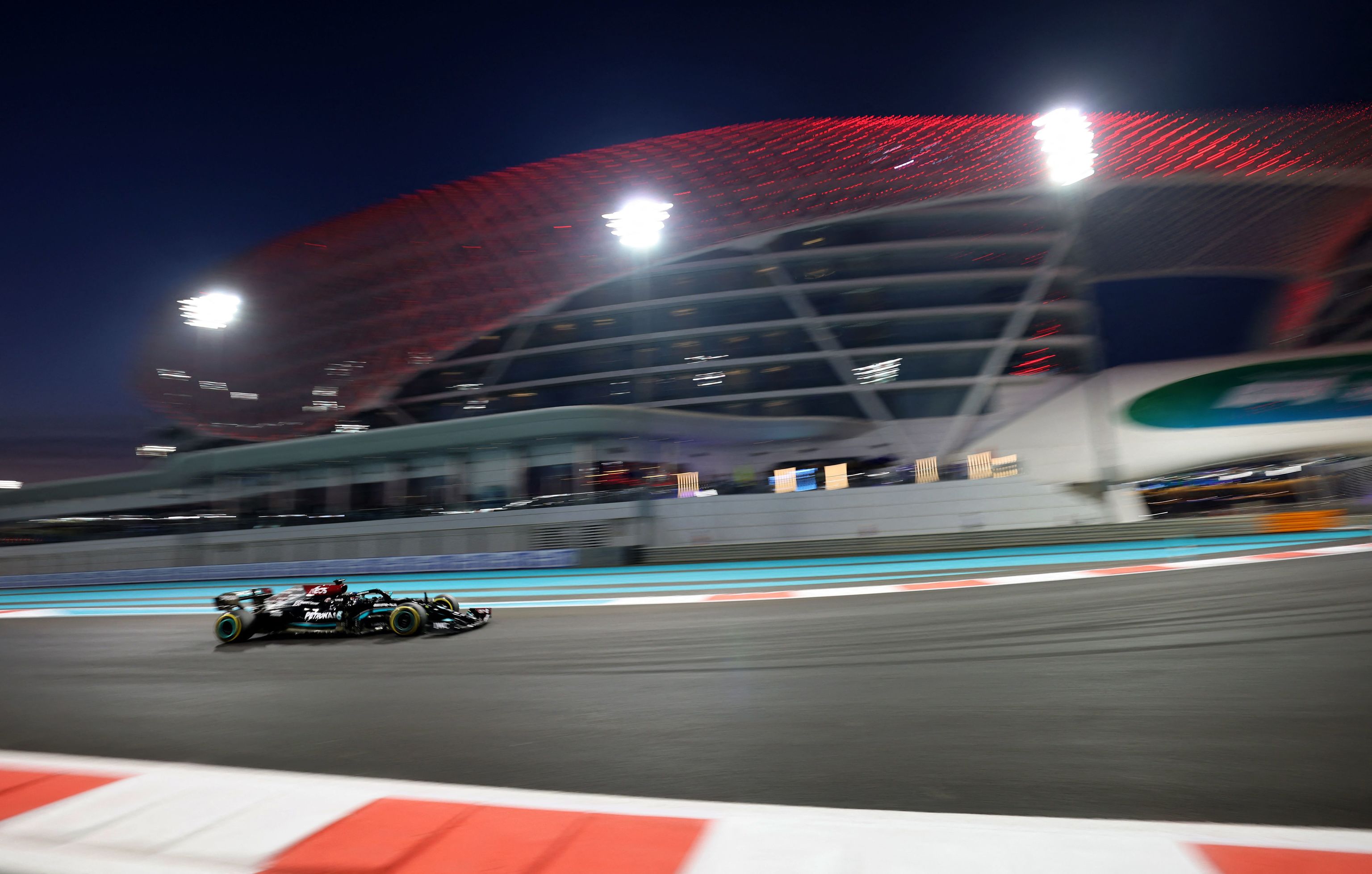 Hamilton, durante la segunda sesin libre del GP de Abu Dhabi.