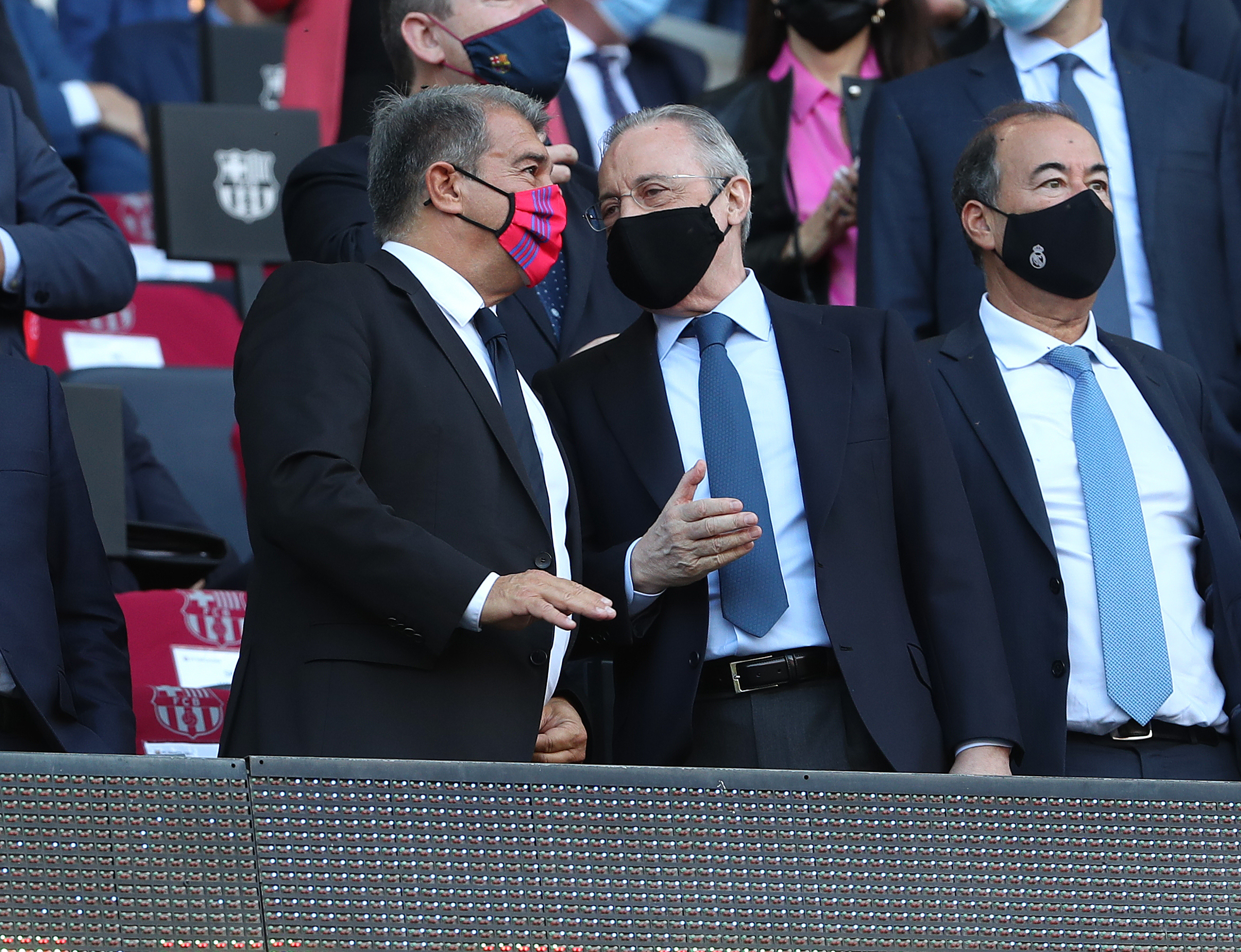 Joan Laporta y Florentino Prez, en el palco del Camp Nou.