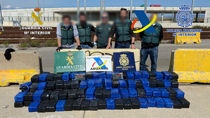 Cae una banda de 'narcos' mexicanos que introducía cocaína oculta en bloques de por el Barcelona Cataluña