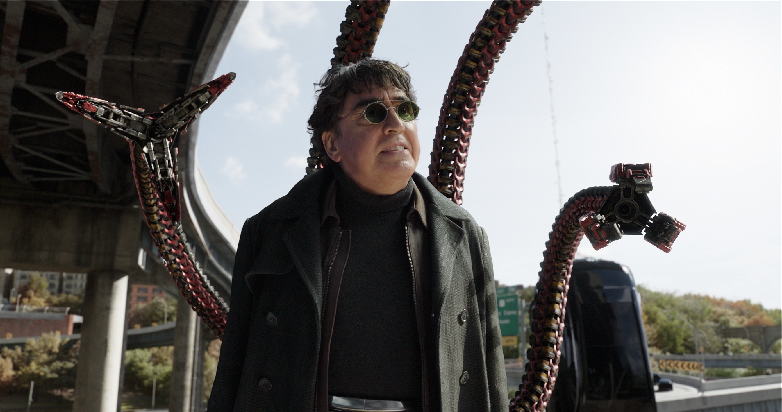 Alfred Molina retoma el papel de Doctor Octopus.