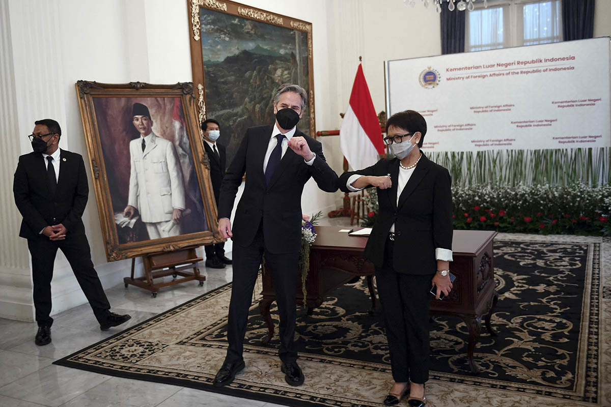 Antony Blinken y la ministra de Exteriores de Indonesia.