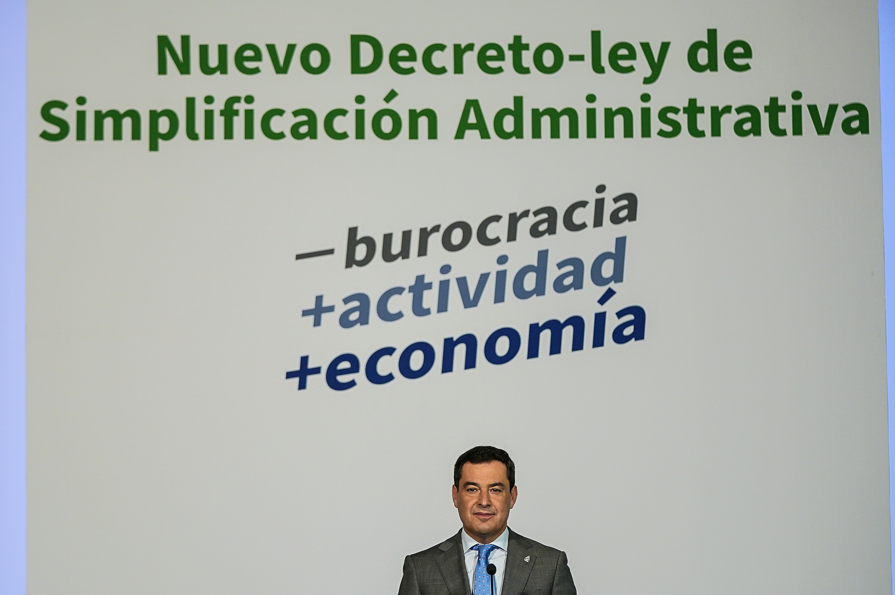 Juanma Moreno, en la presentacin del nuevo decreto ley.