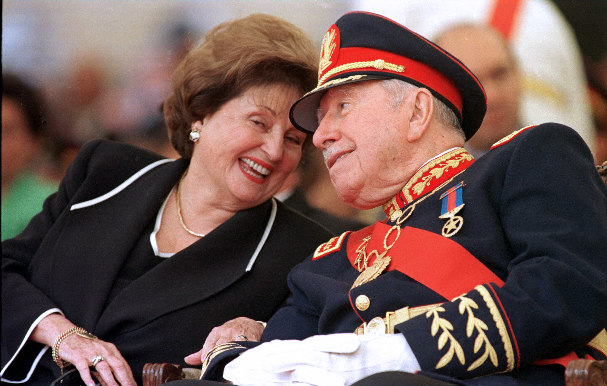 Lucia Hiriart con Augusto Pinochet.