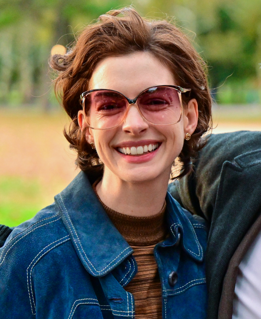 Anne Hathaway se adelanta a la tendencia con un corte bixie ondulado