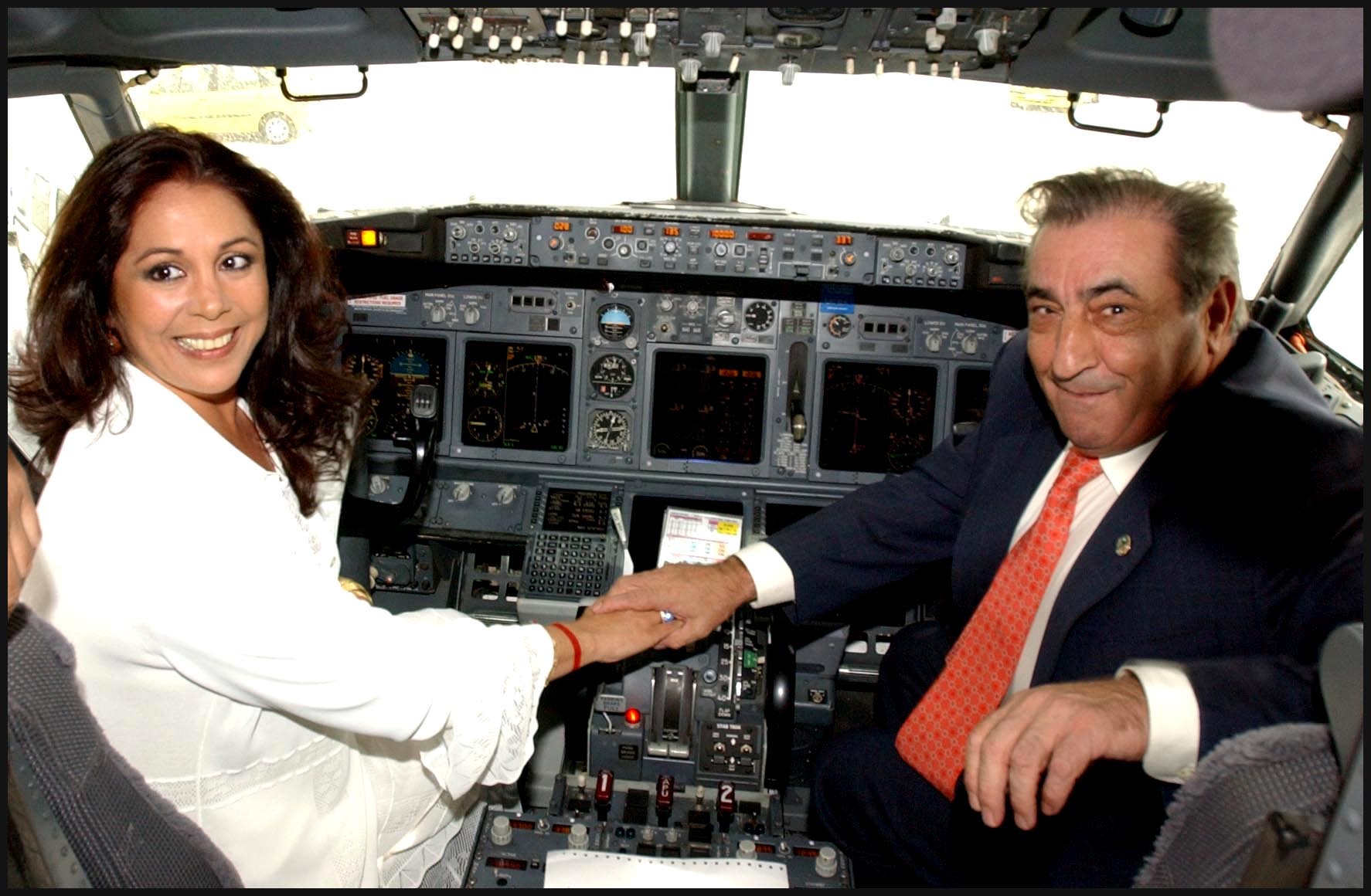 Con Isabel Pantoja, en la inauguracin de un avin de Air Europa, en 2003.
