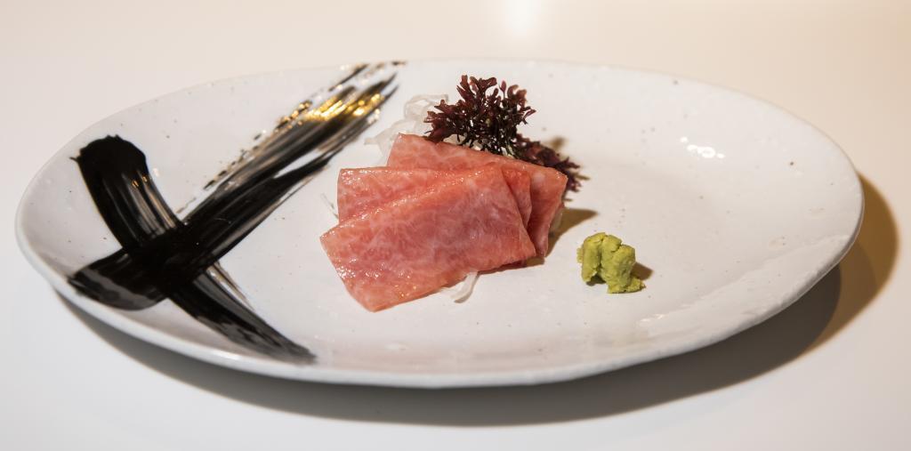Plato de sashimi de toro.