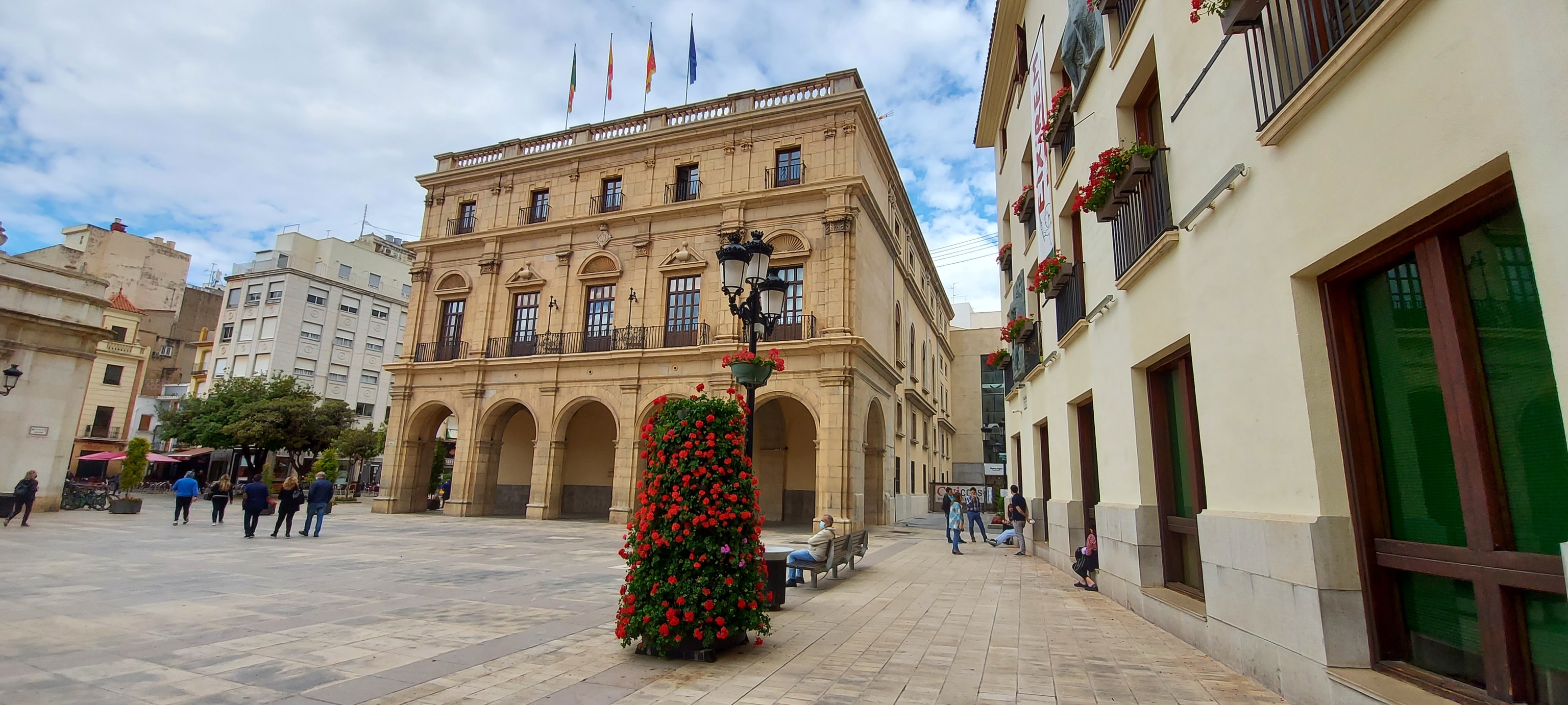 Fachada del Ayuntamiento de la capital de la Plana, en la plaza Mayor.